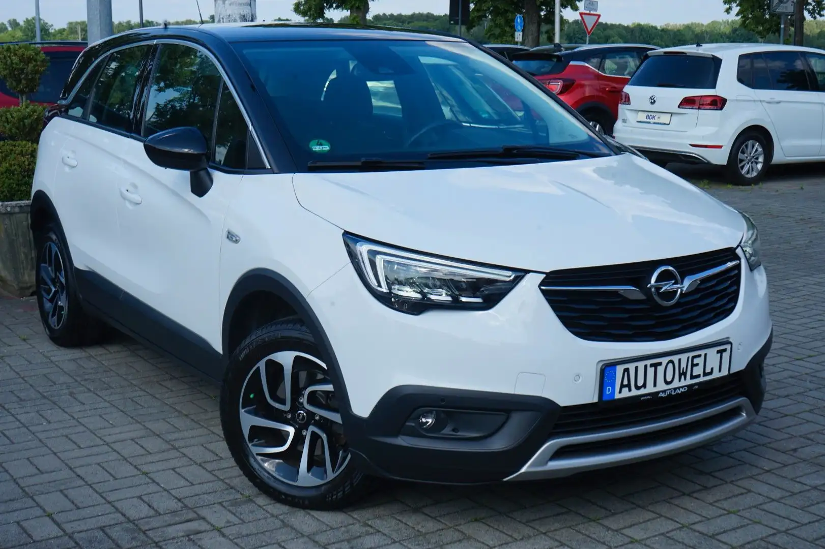 Opel Crossland X 1.2 DI Turbo INNOVATION Automatik Weiß - 2