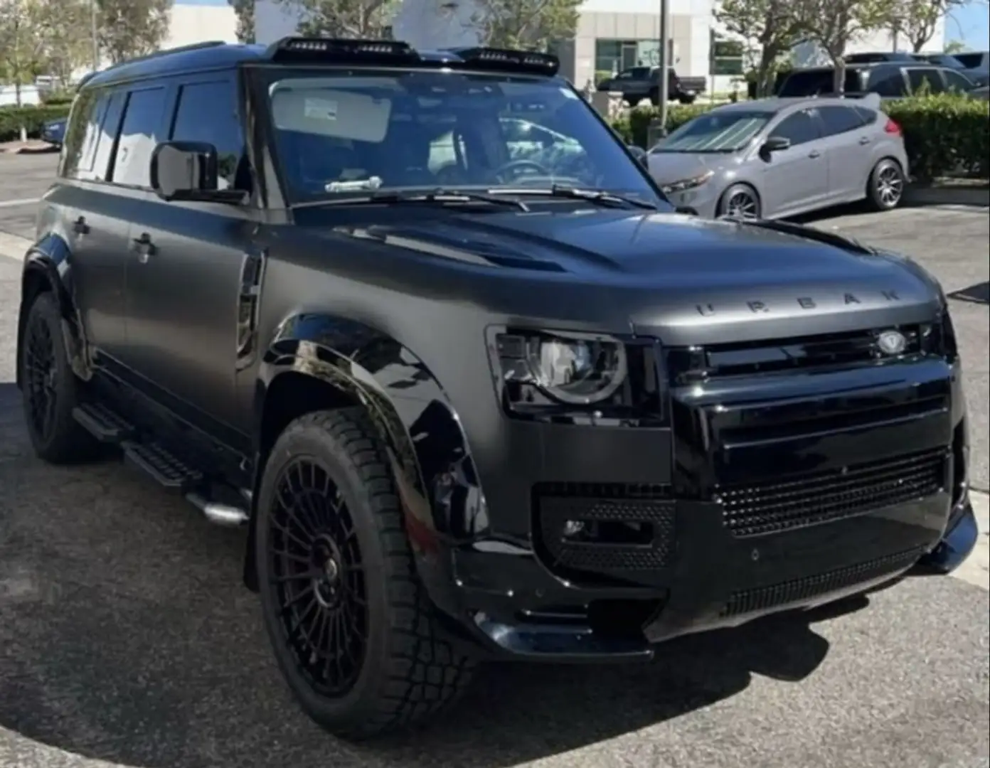 Land Rover Defender 110 5.0 V8 Carpathian Edition AWD Aut. 525 Schwarz - 1