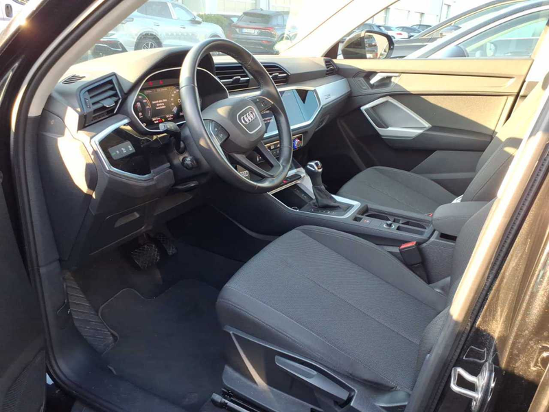 Audi Q3 45 1.4 TFSI e basis — photo 3
