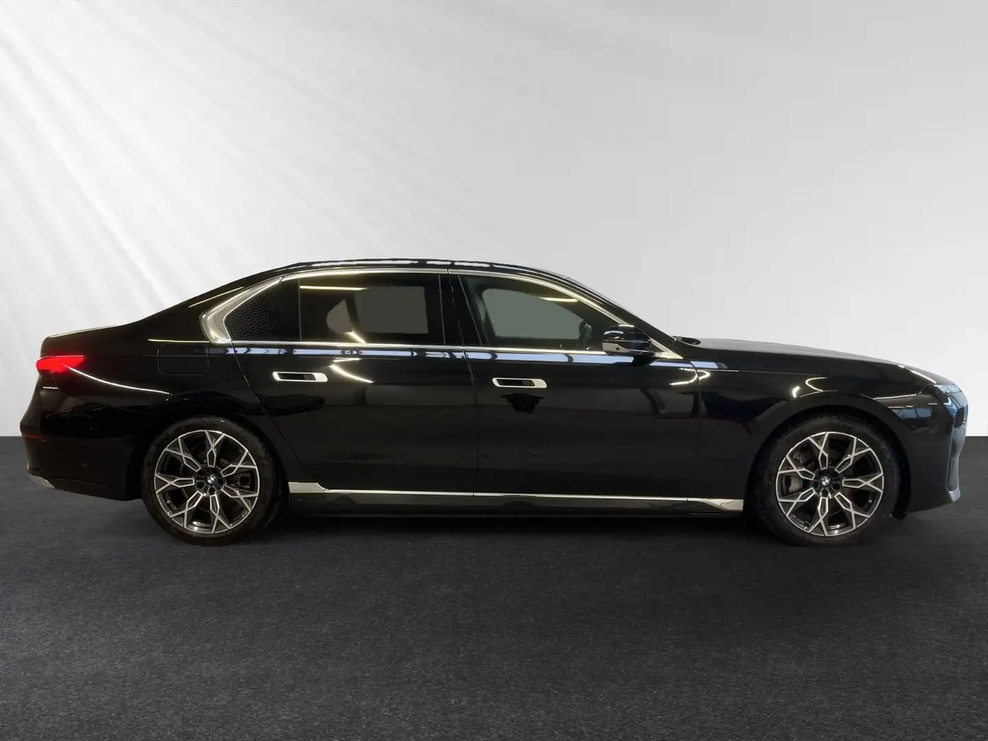 BMW 750 e xDrive FondEntertainment|SkyLounge|DA-Prof. Zwart - 2