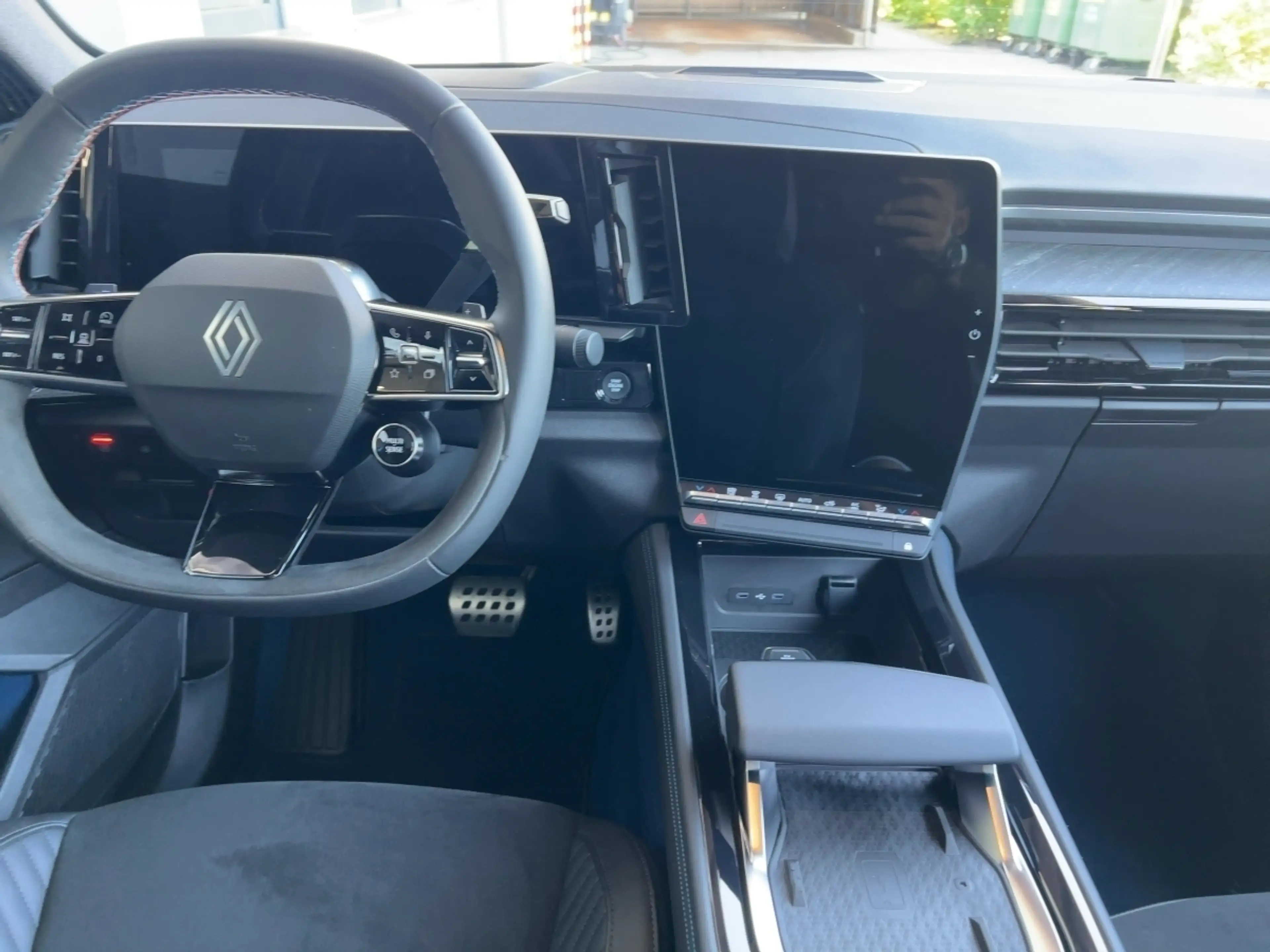 Renault Rafale Atelier Alpine E-Tech Plug-in Hybrid 300 4x4 — photo 12