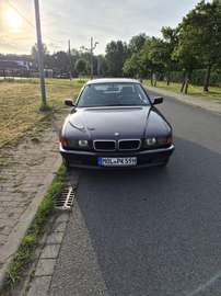 740i V8