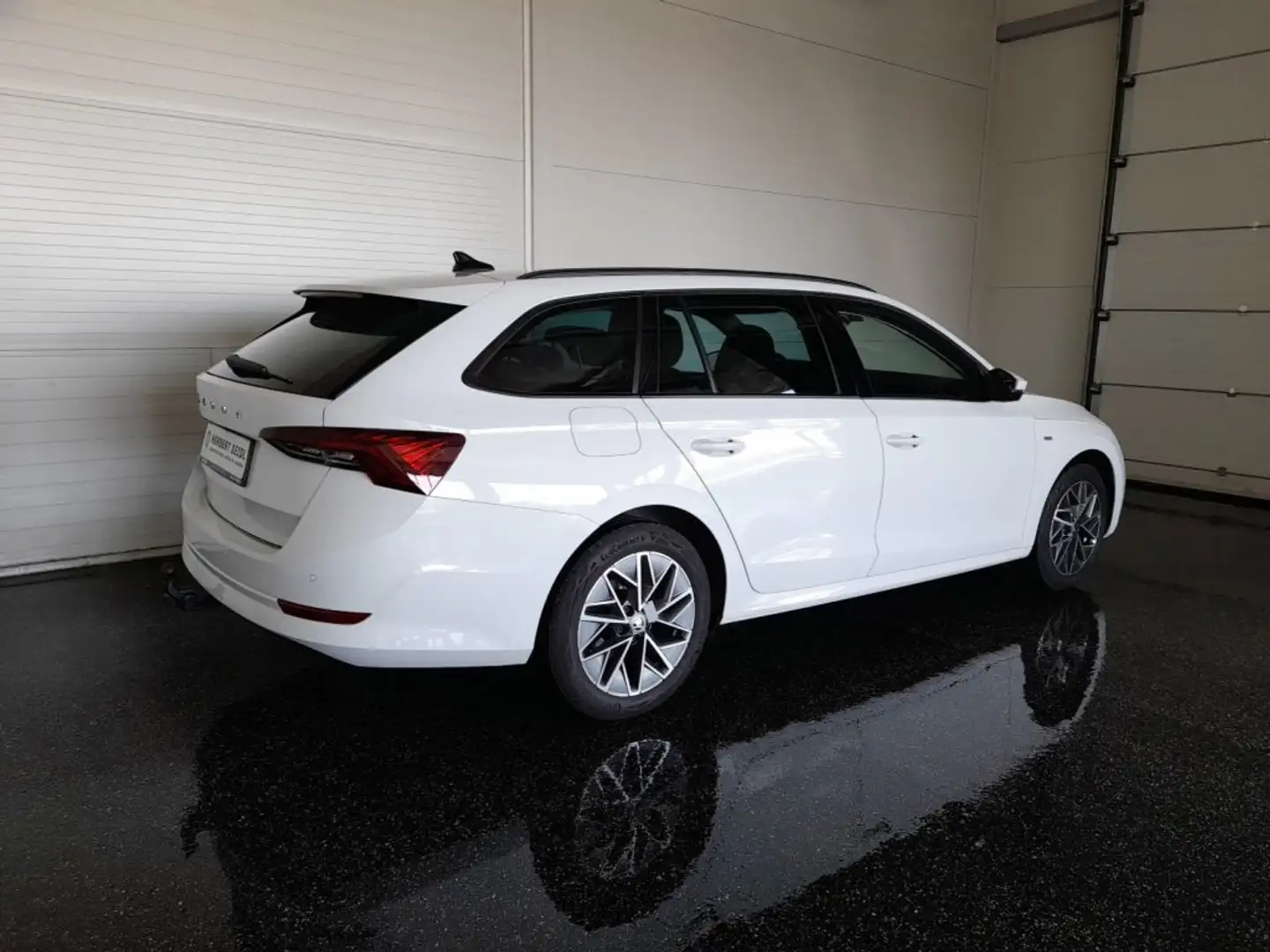 Skoda Octavia Combi TOUR 2,0 TDI DSG *MATRIX-LED / 17 ZOLL / VIRTUELL / NAVI / AHV / ACC / KEYLESS / SHZG VO & HI* Weiß - 2