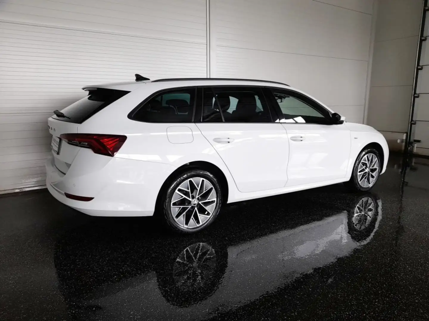 Skoda Octavia Combi TOUR 2,0 TDI DSG *MATRIX-LED / 17 ZOLL / VIRTUELL / NAVI / AHV / ACC / KEYLESS / SHZG VO & HI* Weiß - 2