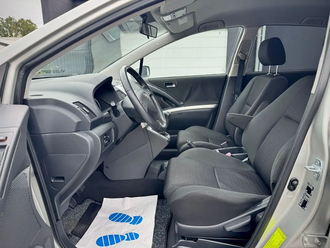TOYOTA COROLLA VERSO 2.2 D-4D 136 ch AVANT BVM - VOLANT EN CUIR - 2EME MAIN - CLIMATISATION