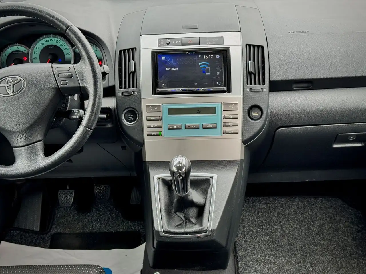 TOYOTA COROLLA VERSO 2.2 D-4D 136 ch AVANT BVM - VOLANT EN CUIR - 2EME MAIN - CLIMATISATION