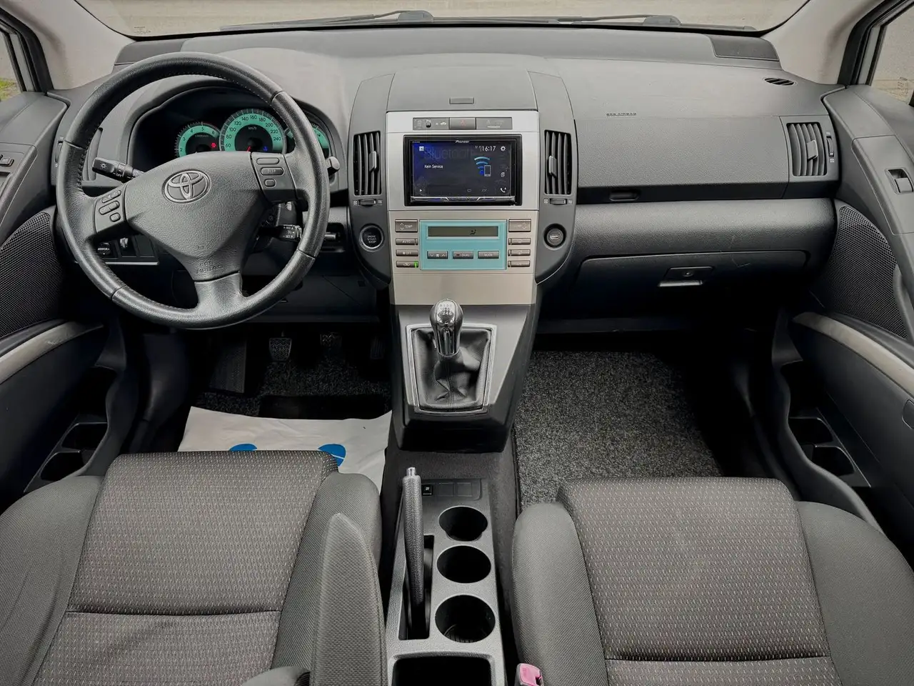 TOYOTA COROLLA VERSO 2.2 D-4D 136 ch AVANT BVM - VOLANT EN CUIR - 2EME MAIN - CLIMATISATION