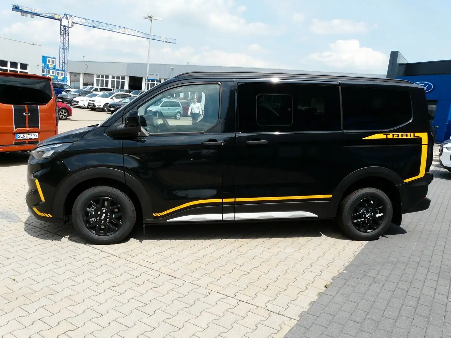 Ford Transit Custom Kombi 320 L1 AWD Trail *ACC* Zwart - 2