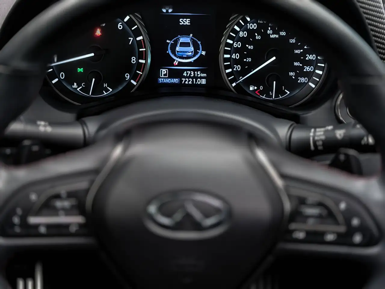 Infiniti Q60 снимка Infiniti Q60