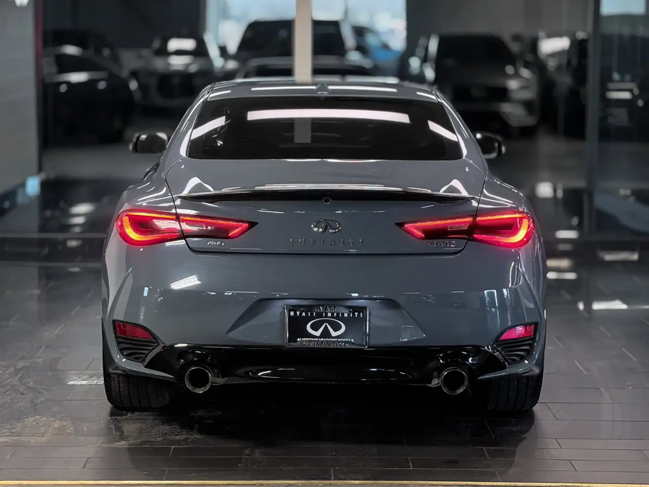 Infiniti Q60 снимка Infiniti Q60