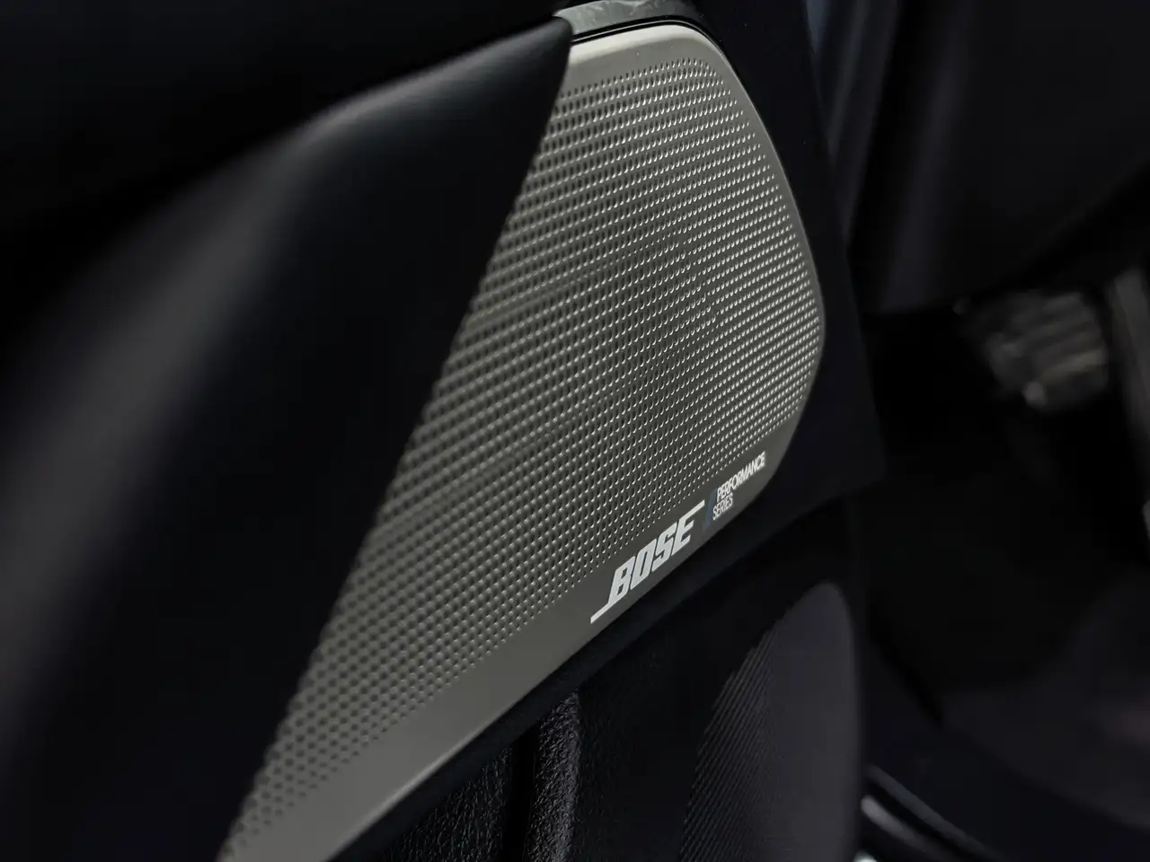 Infiniti Q60 снимка Infiniti Q60