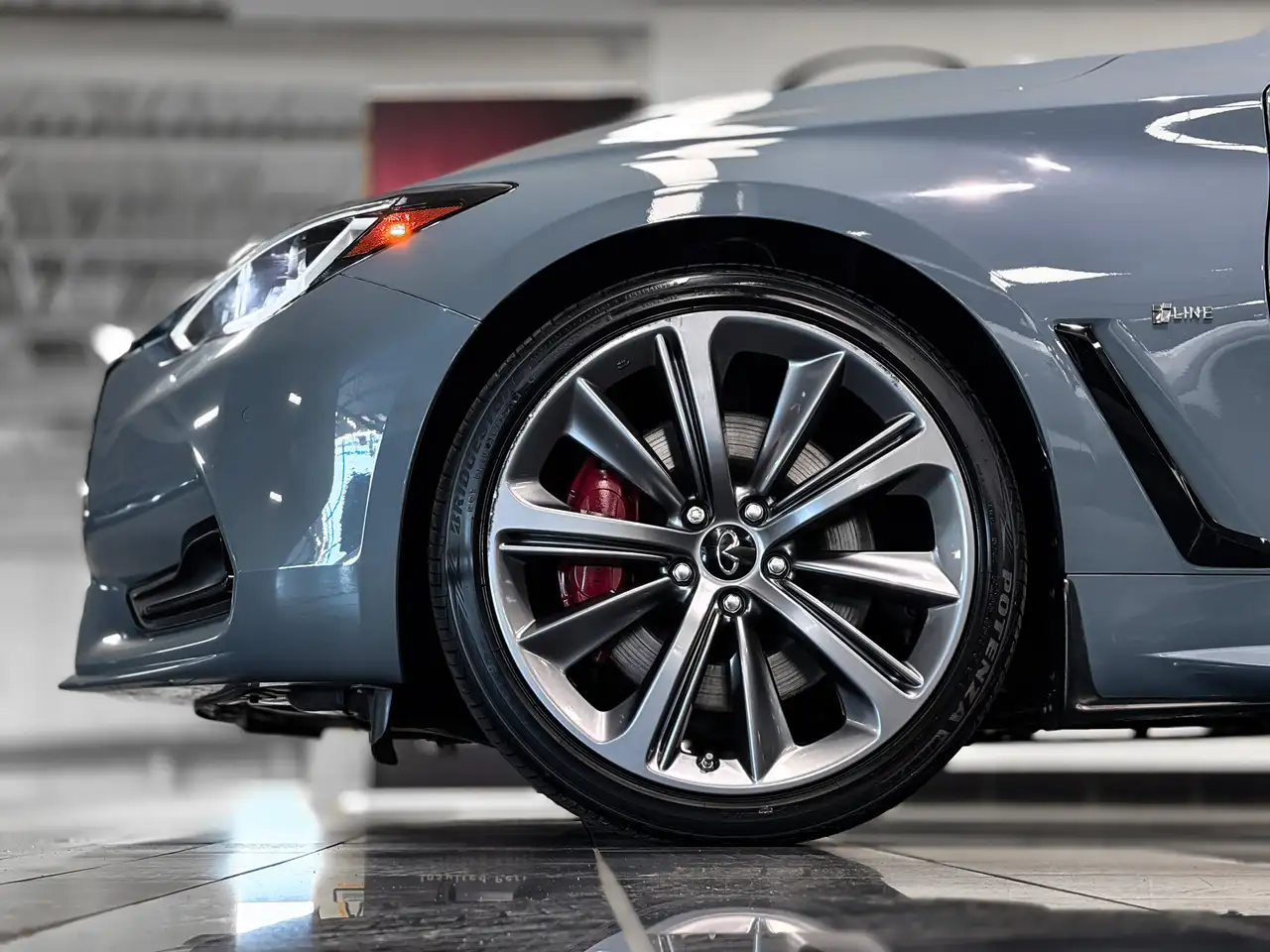 Infiniti Q60 снимка Infiniti Q60
