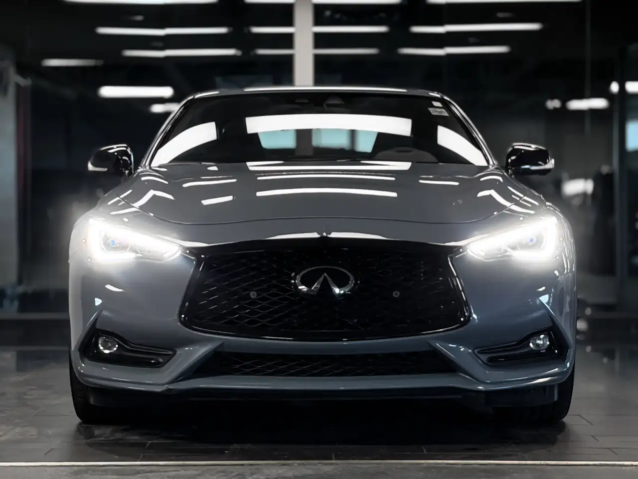 Infiniti Q60 снимка Infiniti Q60
