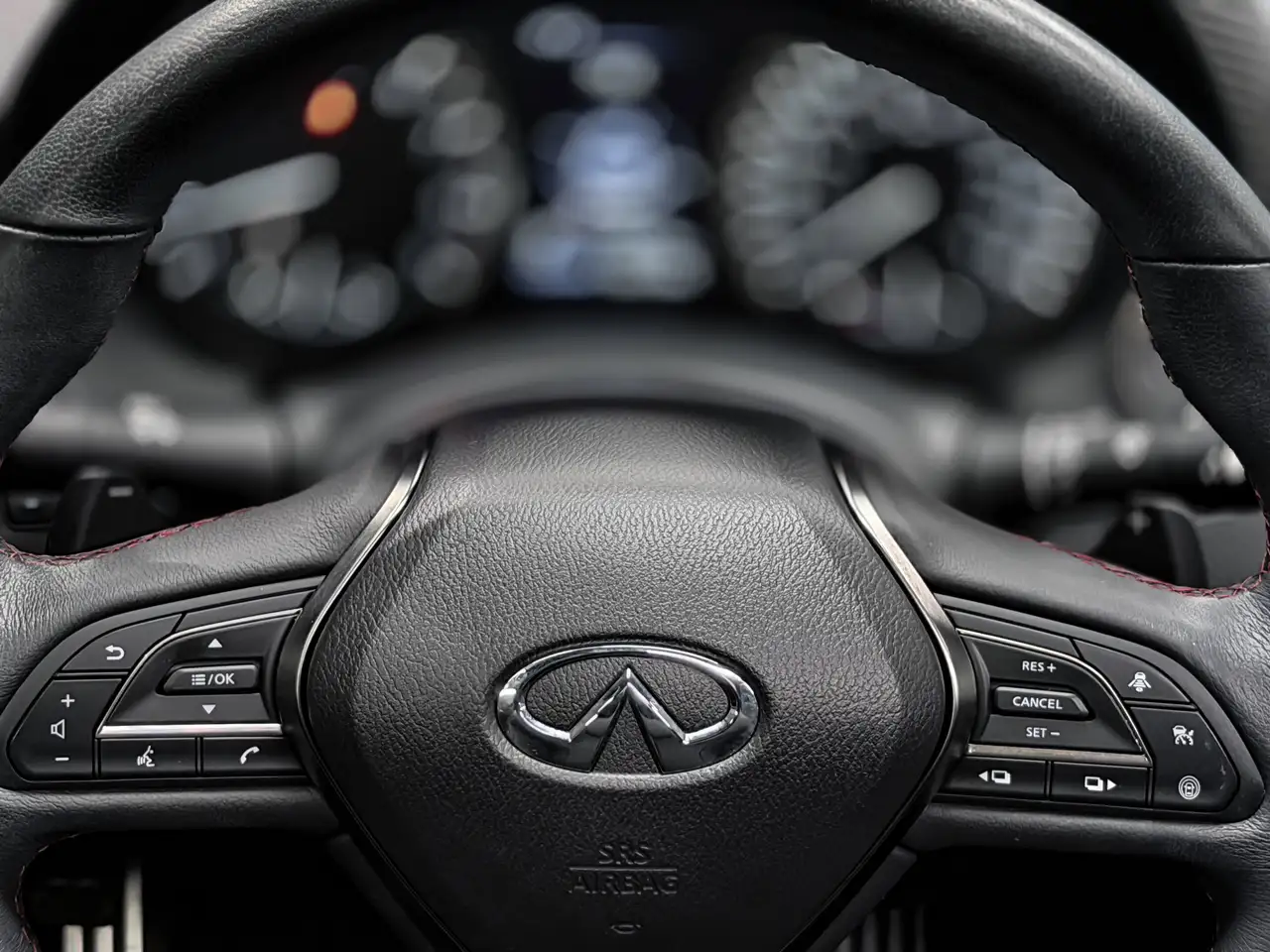 Infiniti Q60 снимка Infiniti Q60