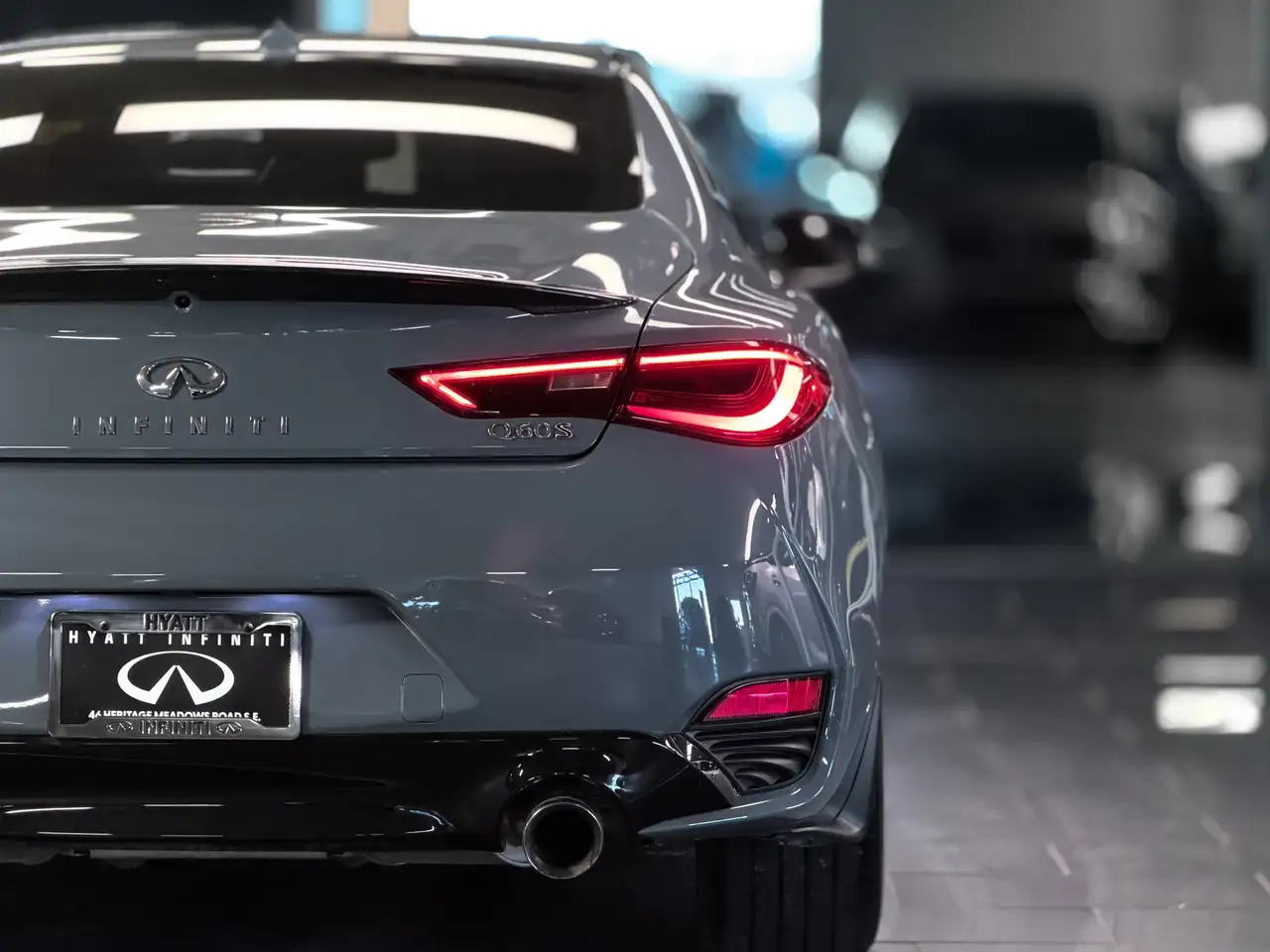 Infiniti Q60 снимка Infiniti Q60