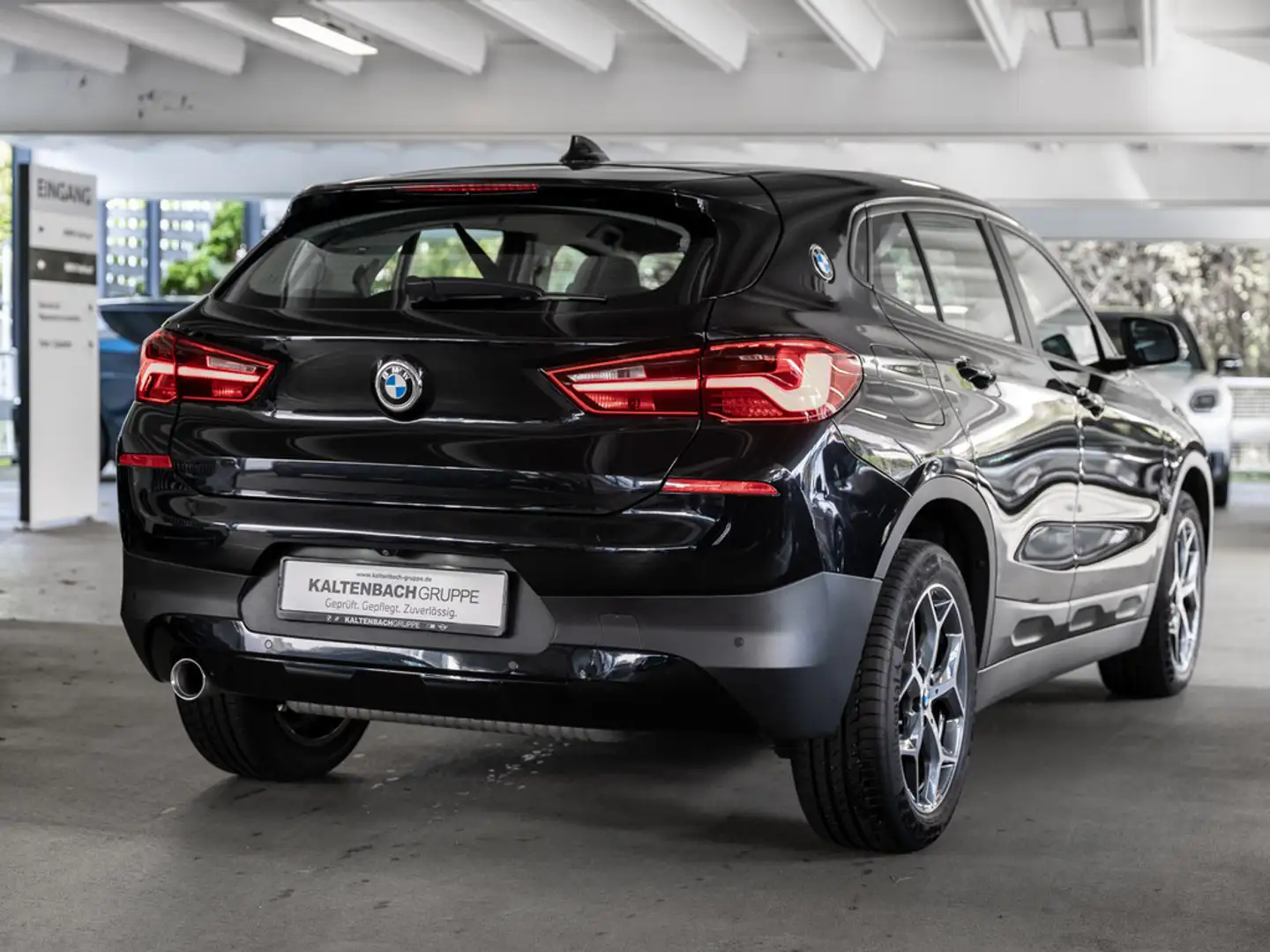 BMW X2 sDrive 18i Advantage LED NAVI KAMERA SHZ Schwarz - 2