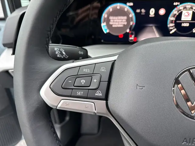 Volkswagen Golf view 12