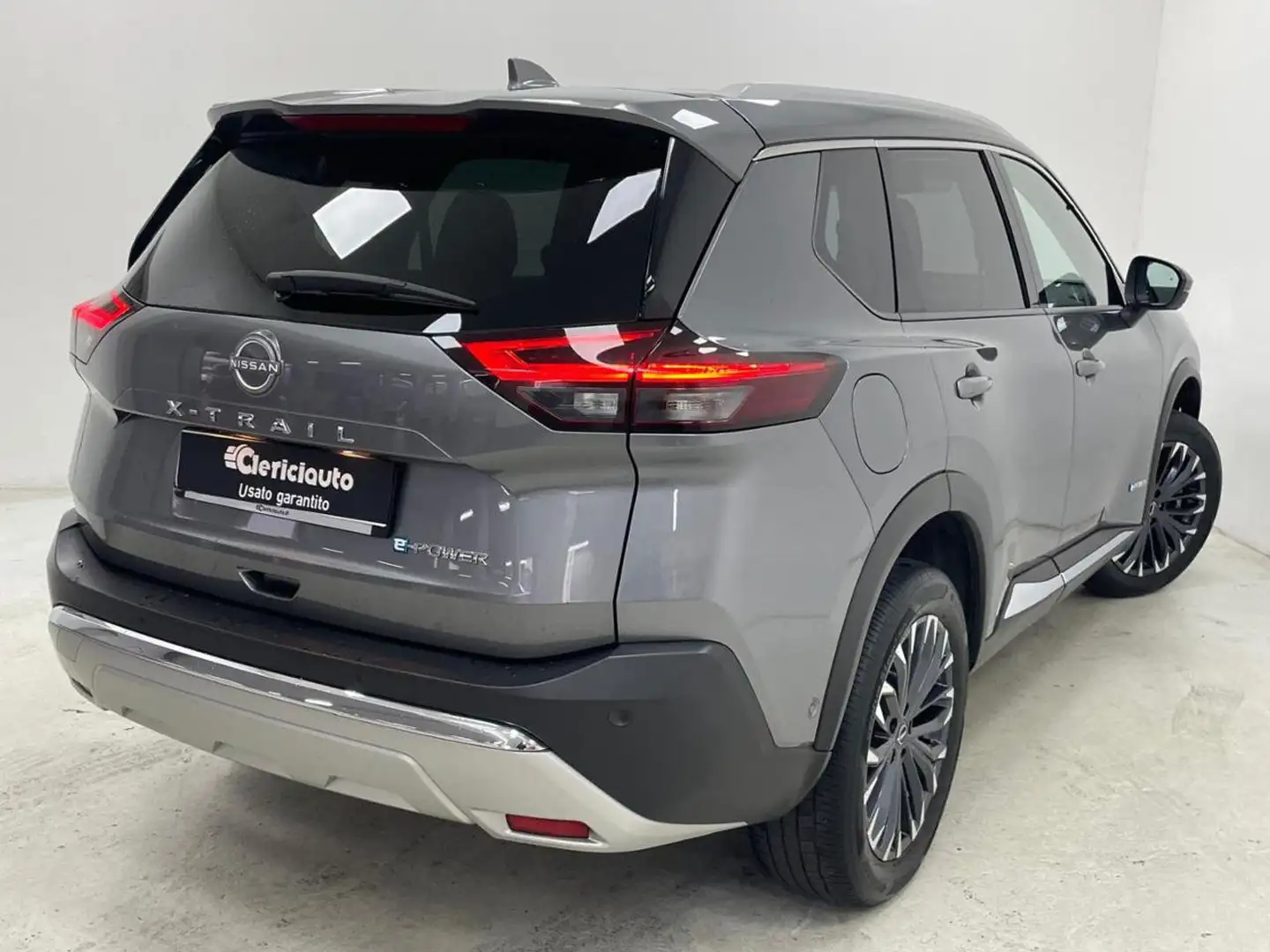 Nissan X-Trail e-Power 2WD 5 posti Tekna (TETTO) Grigio - 2