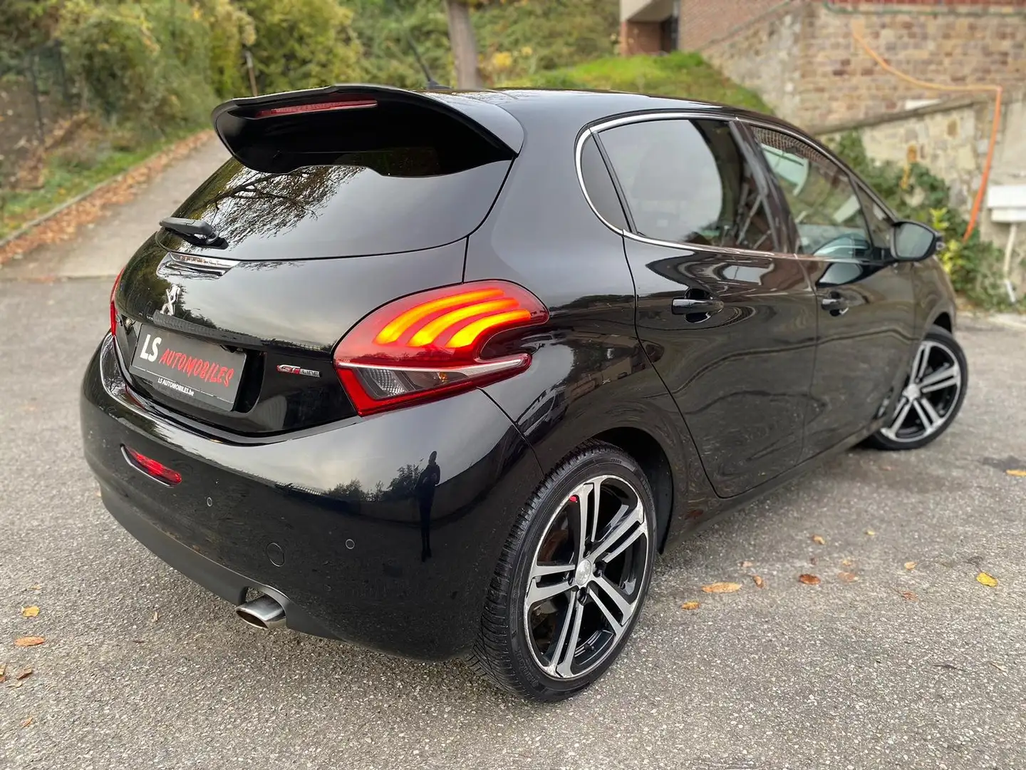 Peugeot 208 208 1.2 PureTech GT Line*Boite Auto*Caméra*Navi Zwart - 2