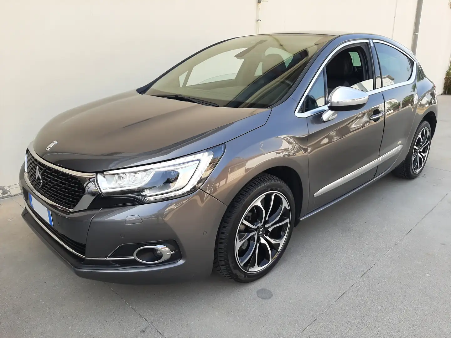 DS Automobiles DS 4 1.5 BlueHDI 120cv EAT6 Sport Chic Grau - 1