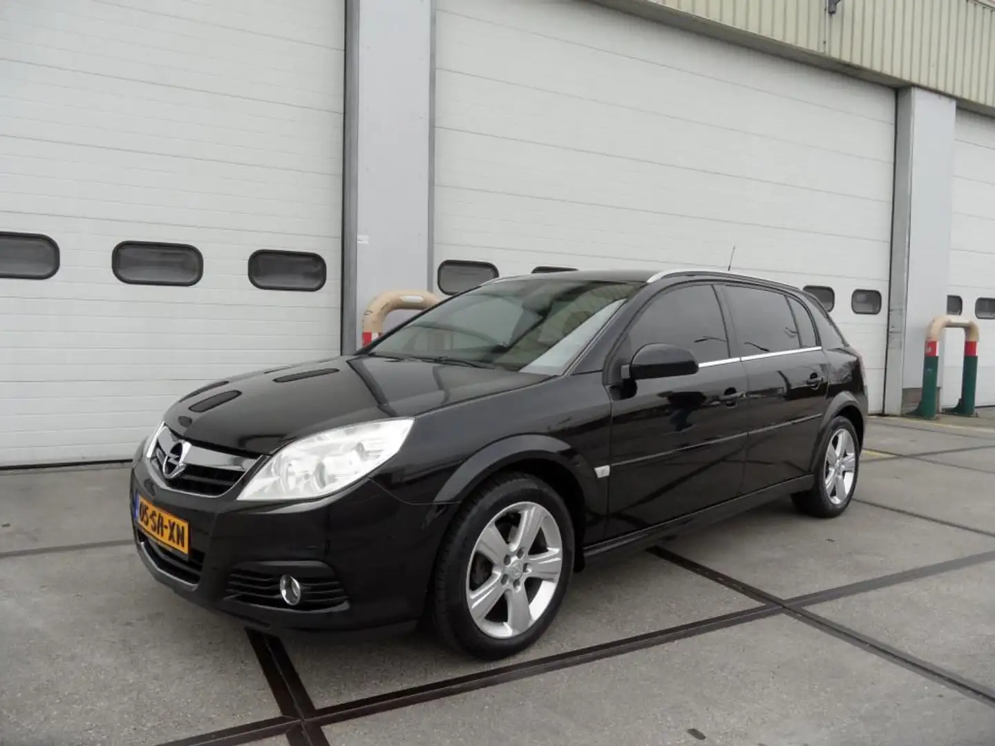 Opel Signum 2.2-16V Executive Nieuwst+leer Enz Zwart - 1