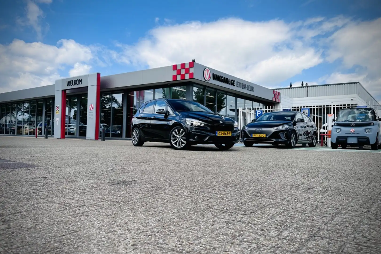 BMW 218 2-serie Active Tourer 218i Essential/ TREKHAAK / P Zwart - 2