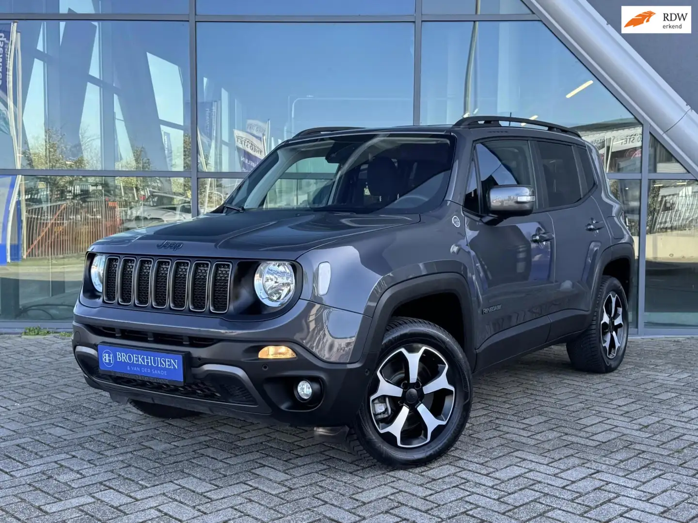 Jeep Renegade 4xe 240pk Plug-in Hybrid Electric Trailhawk Camera Grijs - 1
