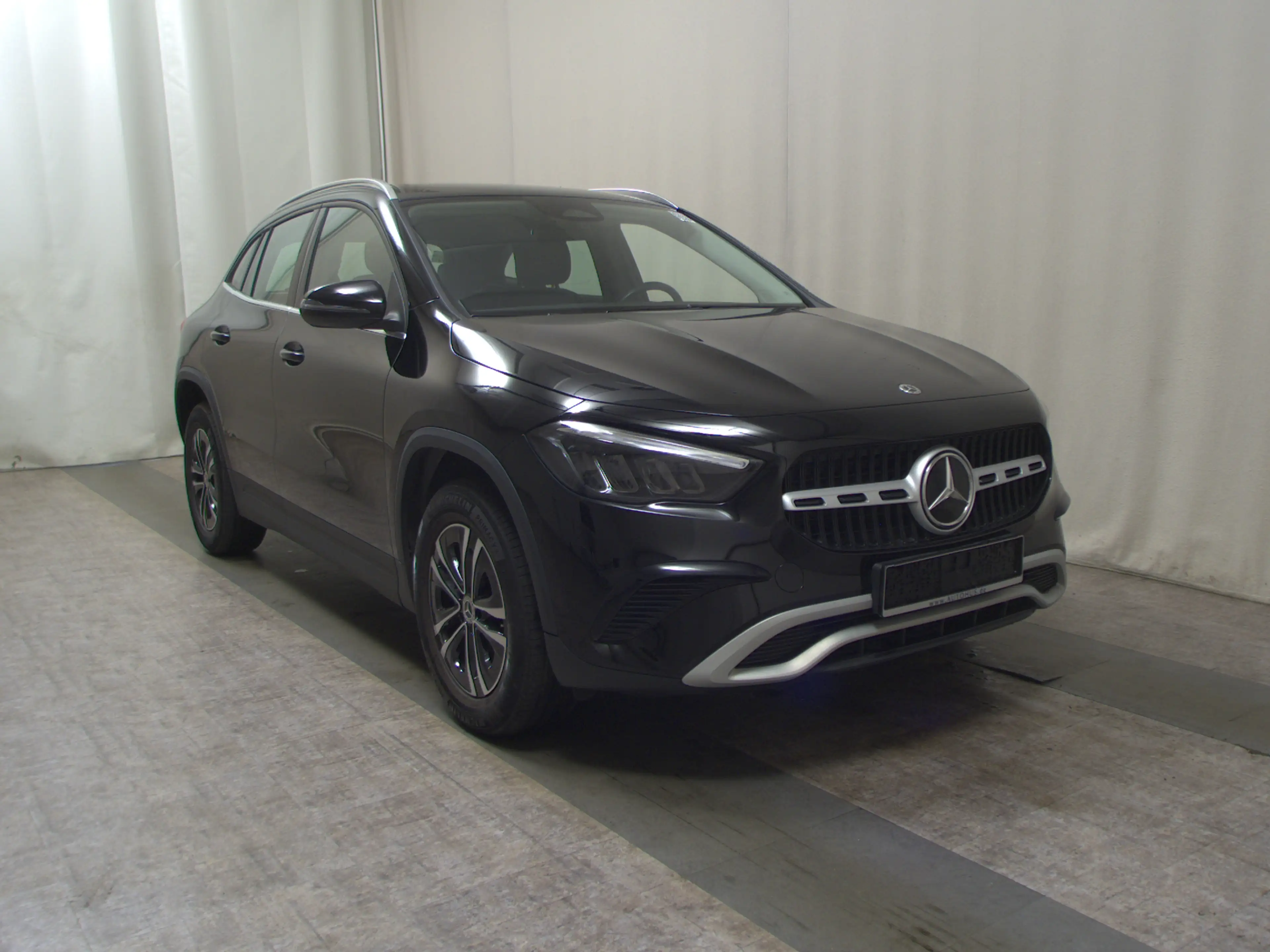Mercedes-Benz GLA 180 d Navi LED MBUX T-Leder RFK — photo 3