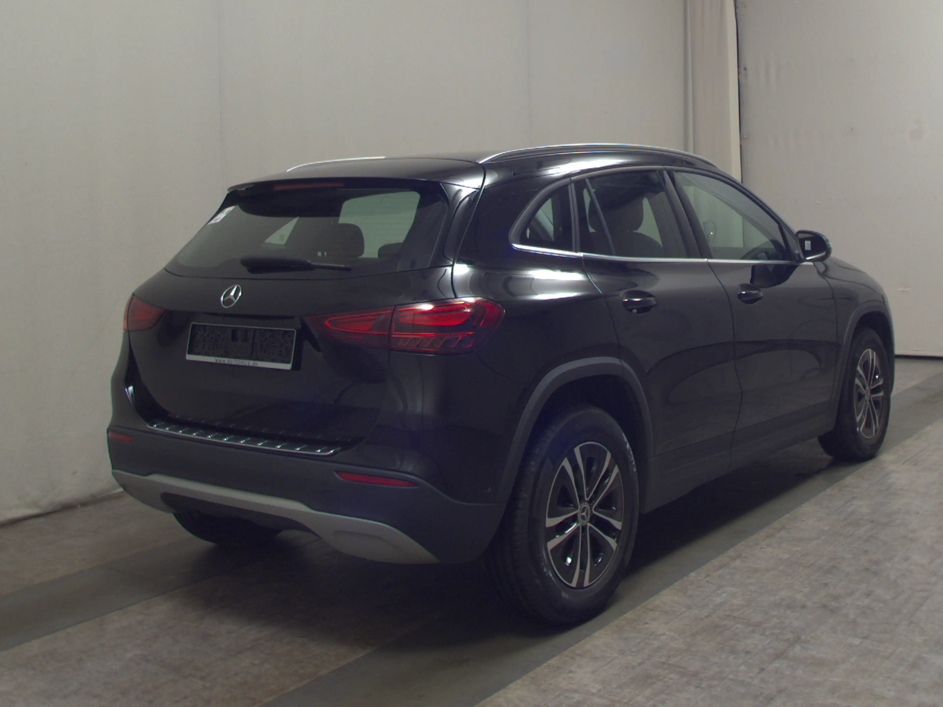 Mercedes-Benz GLA 180 d Navi LED MBUX T-Leder RFK — photo 4