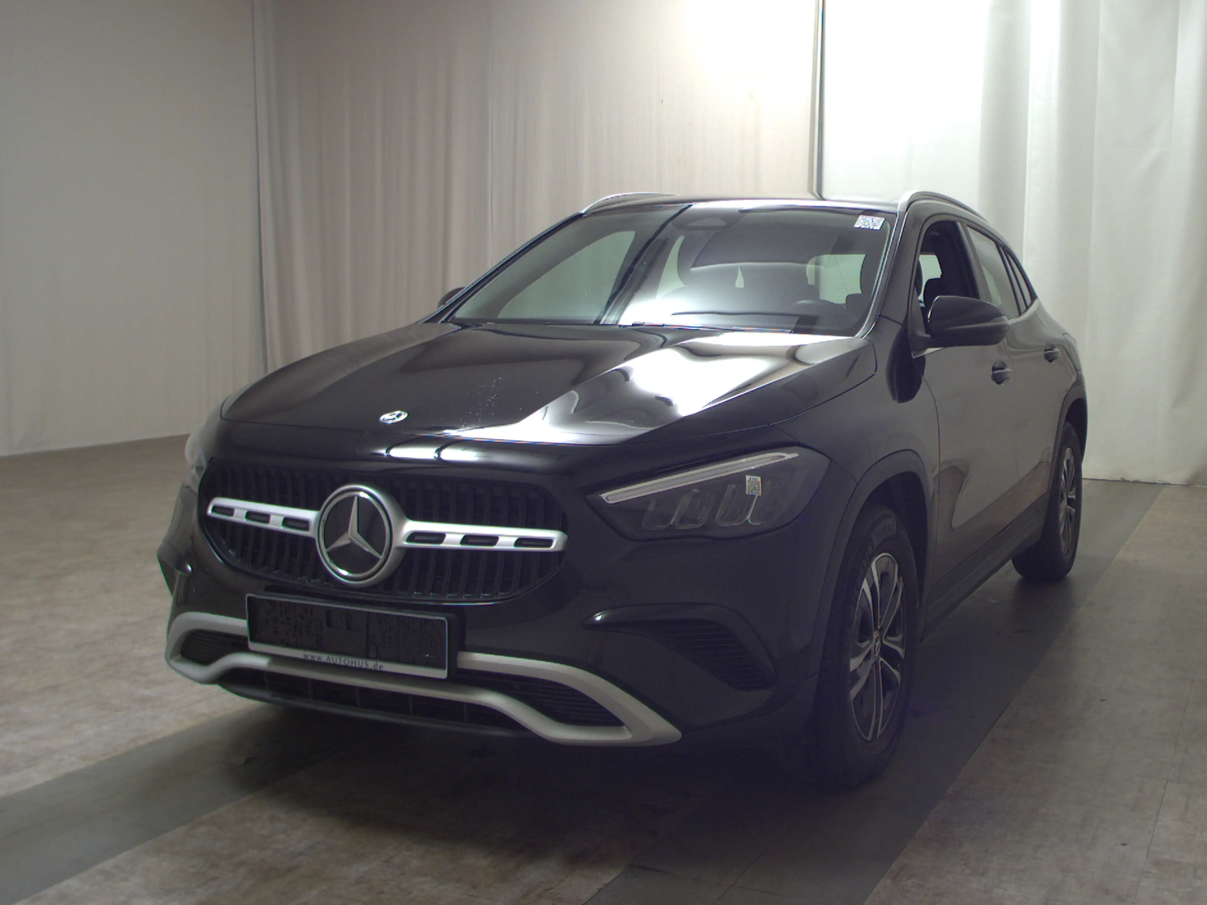 Mercedes-Benz GLA 180 d Navi LED MBUX T-Leder RFK — photo 2