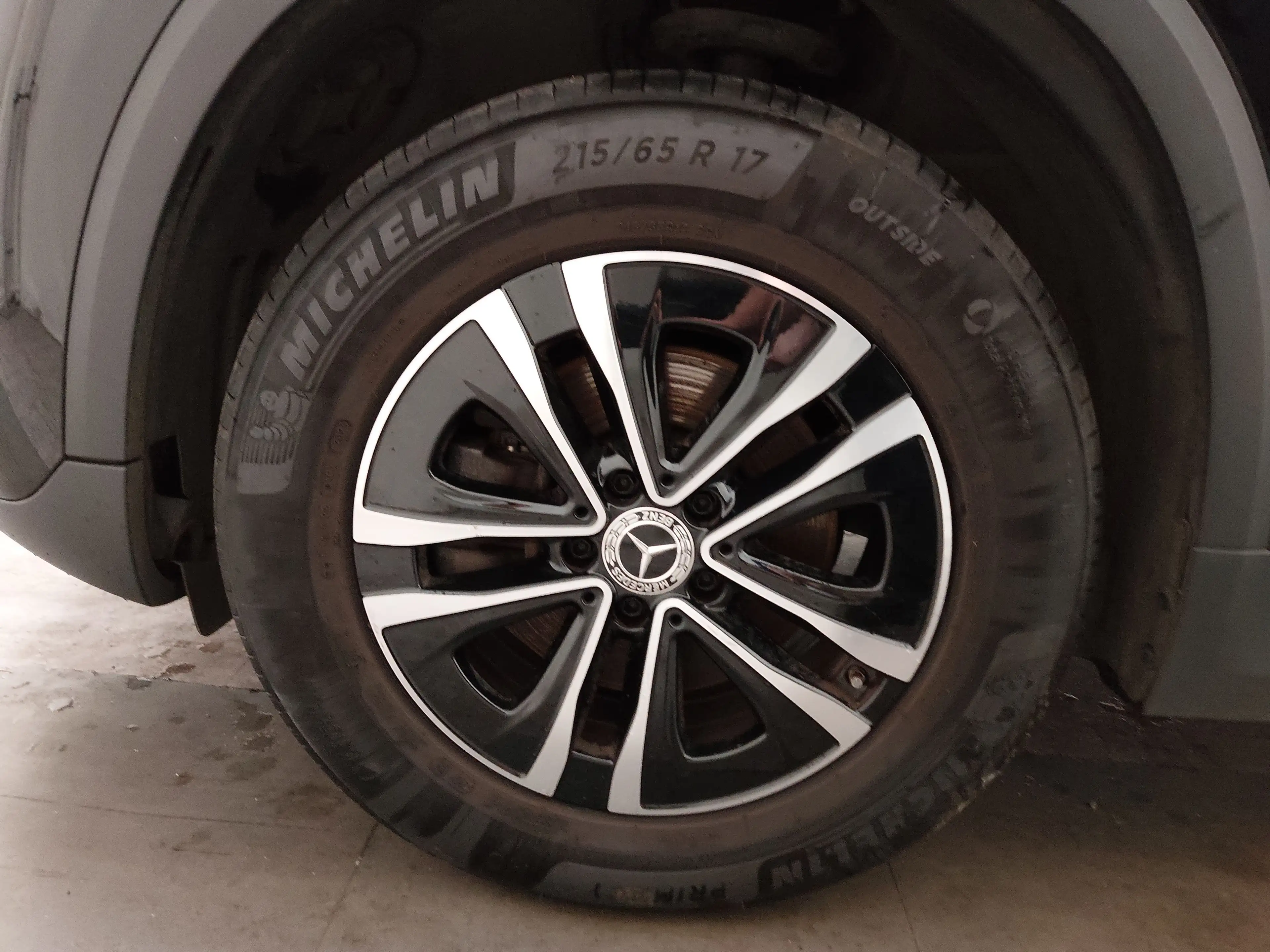 Mercedes-Benz GLA 180 d Navi LED MBUX T-Leder RFK — photo 8