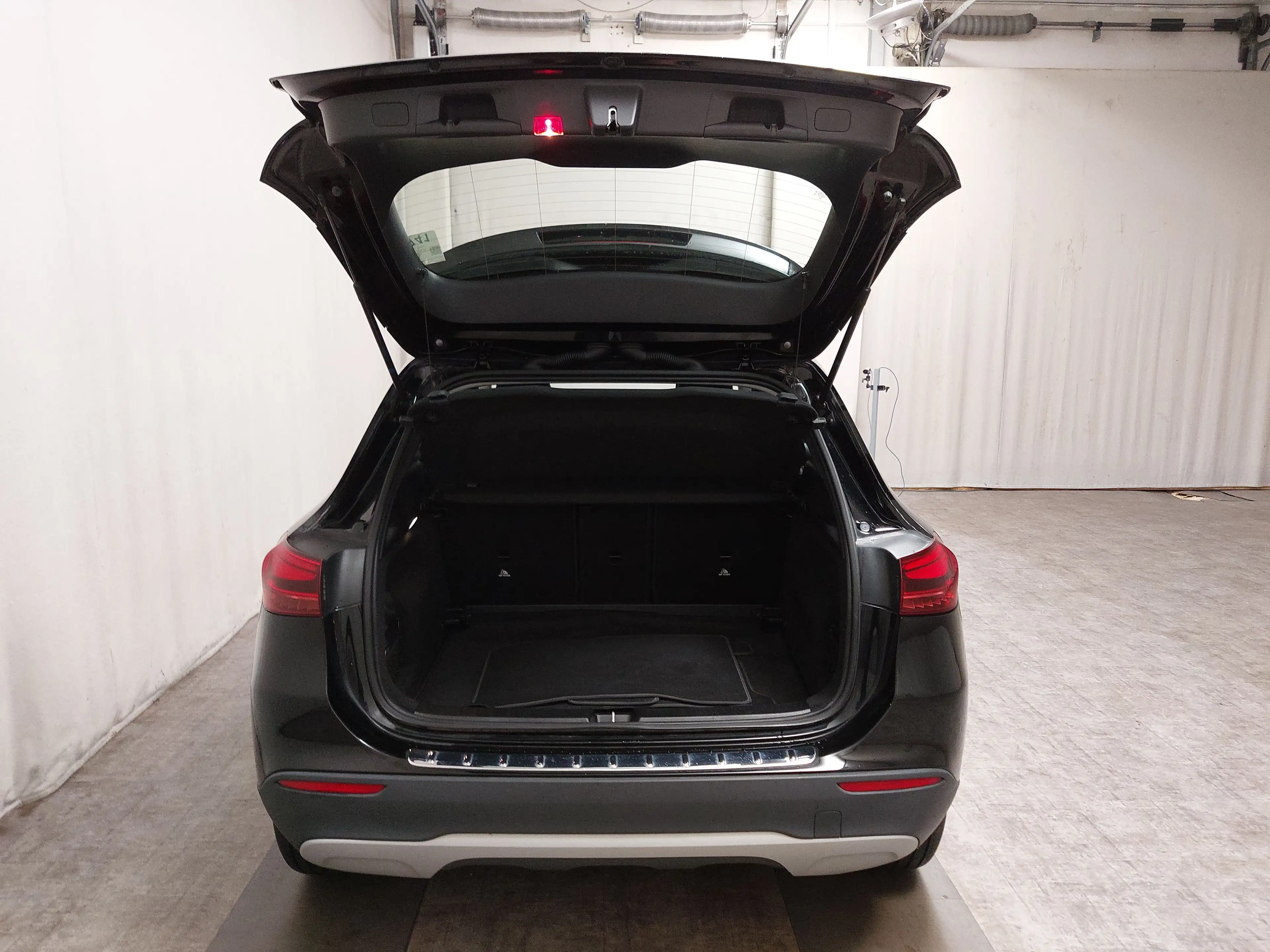 Mercedes-Benz GLA 180 d Navi LED MBUX T-Leder RFK — photo 15