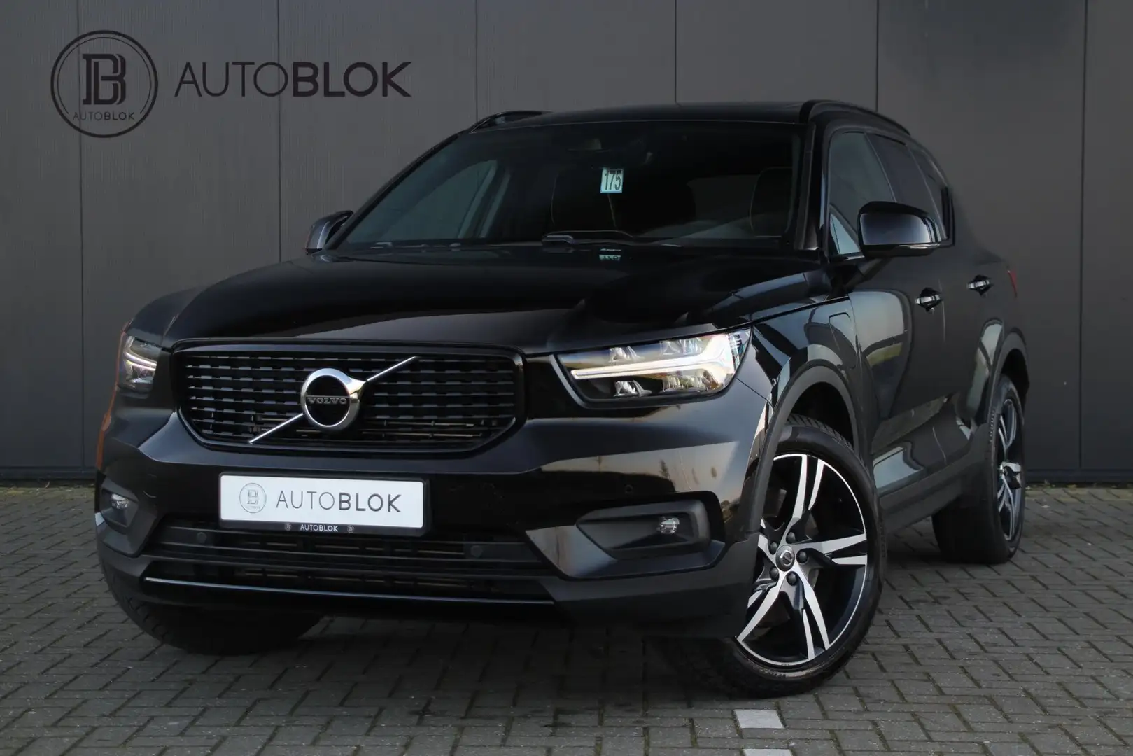 Volvo XC40 1.5 T5 Recharge R-Design | apple carplay |stoelver Schwarz - 1