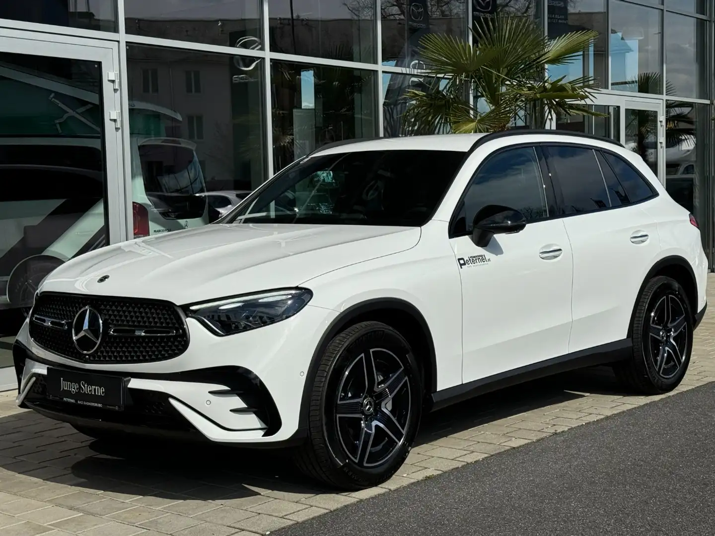 Mercedes-Benz GLC 200 d 4MATIC Österreich-Edition AMG Night Weiß - 2