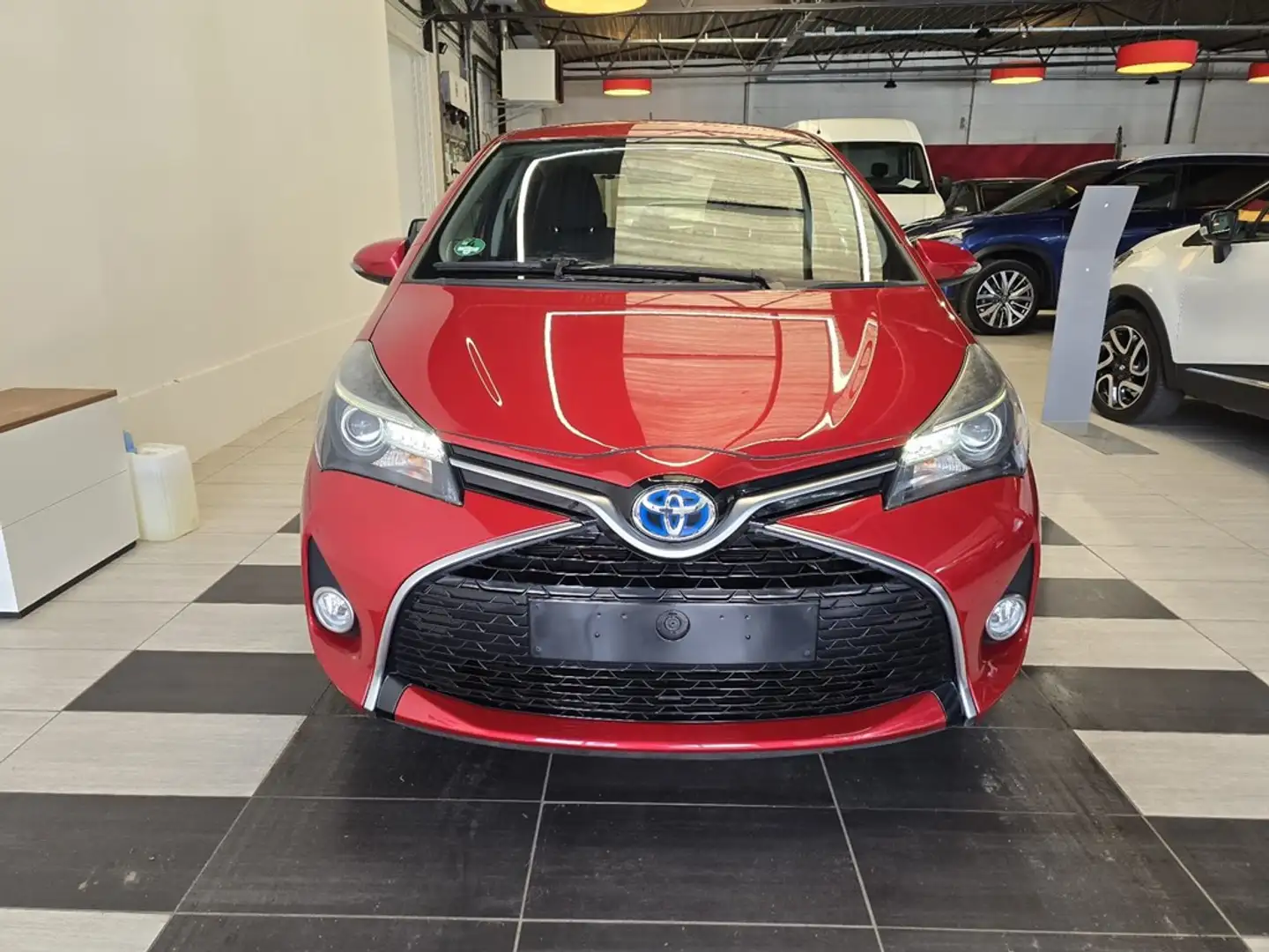 Toyota Yaris GPS//Camera//Garantie//WInterset//Zomerset Rood - 2