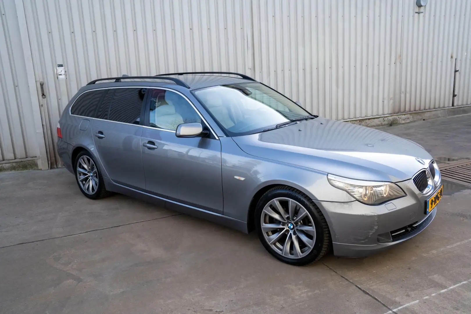 BMW 550 5-serie Touring 550i High Executive Grijs - 2