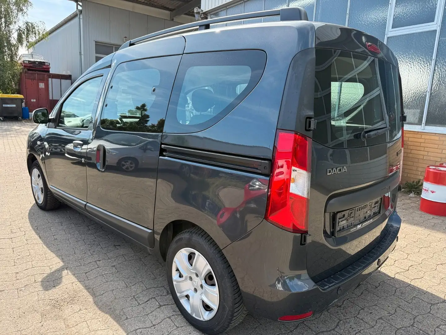 Dacia Dokker TCe 1,2 Lauréate,Klima,Navi,PDC,Tüv:04/26 Negru - 2