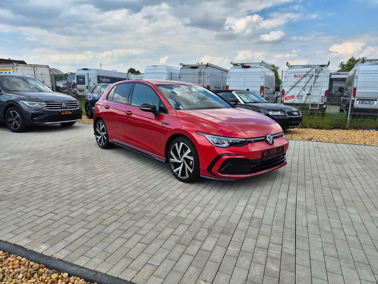 Volkswagen Golf 1.5 eTSI DSG R-LINE/IQ-LED/NAVI/SHZ/PDC/RFK/ALU Rot - 2