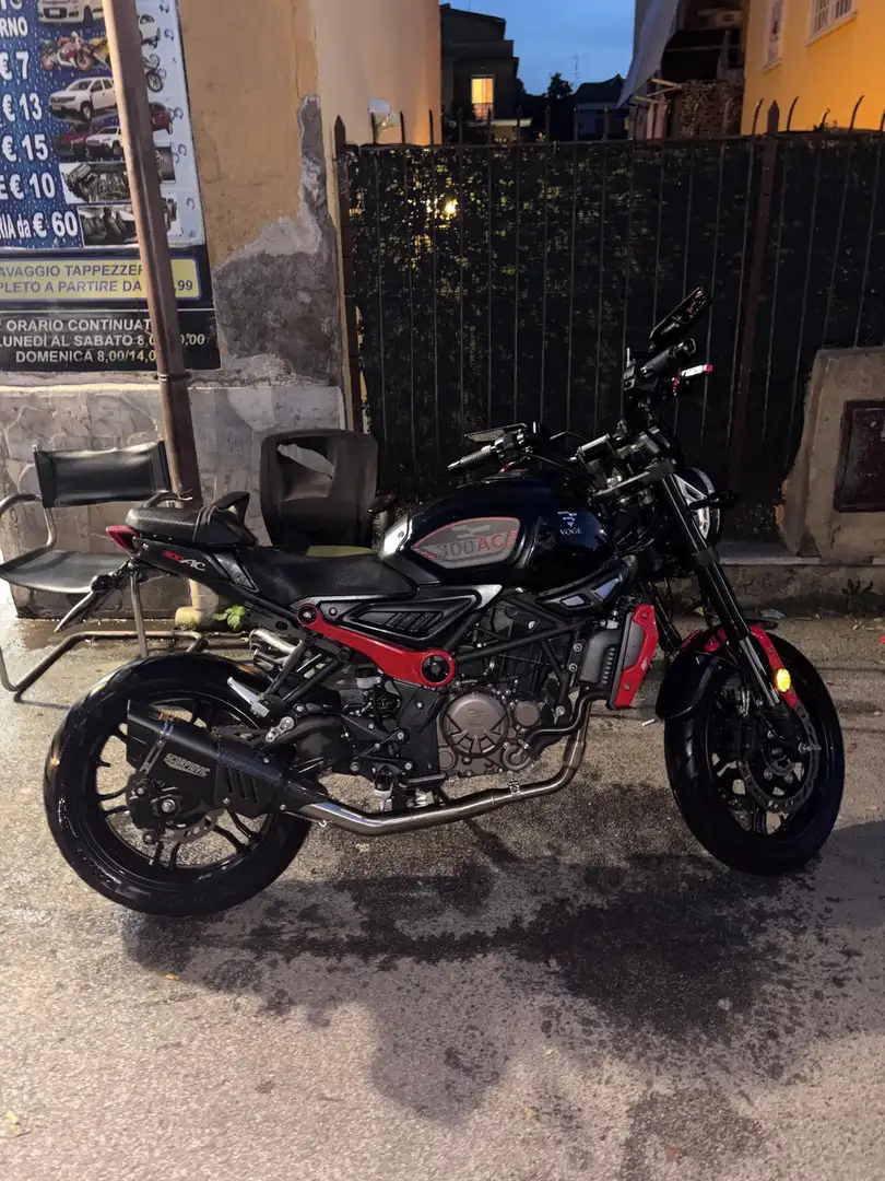 Voge 300AC Negro - 1