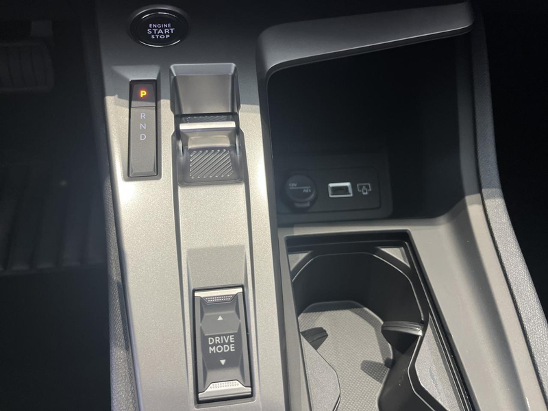 Peugeot 408 e-408 210 Allure — photo 15