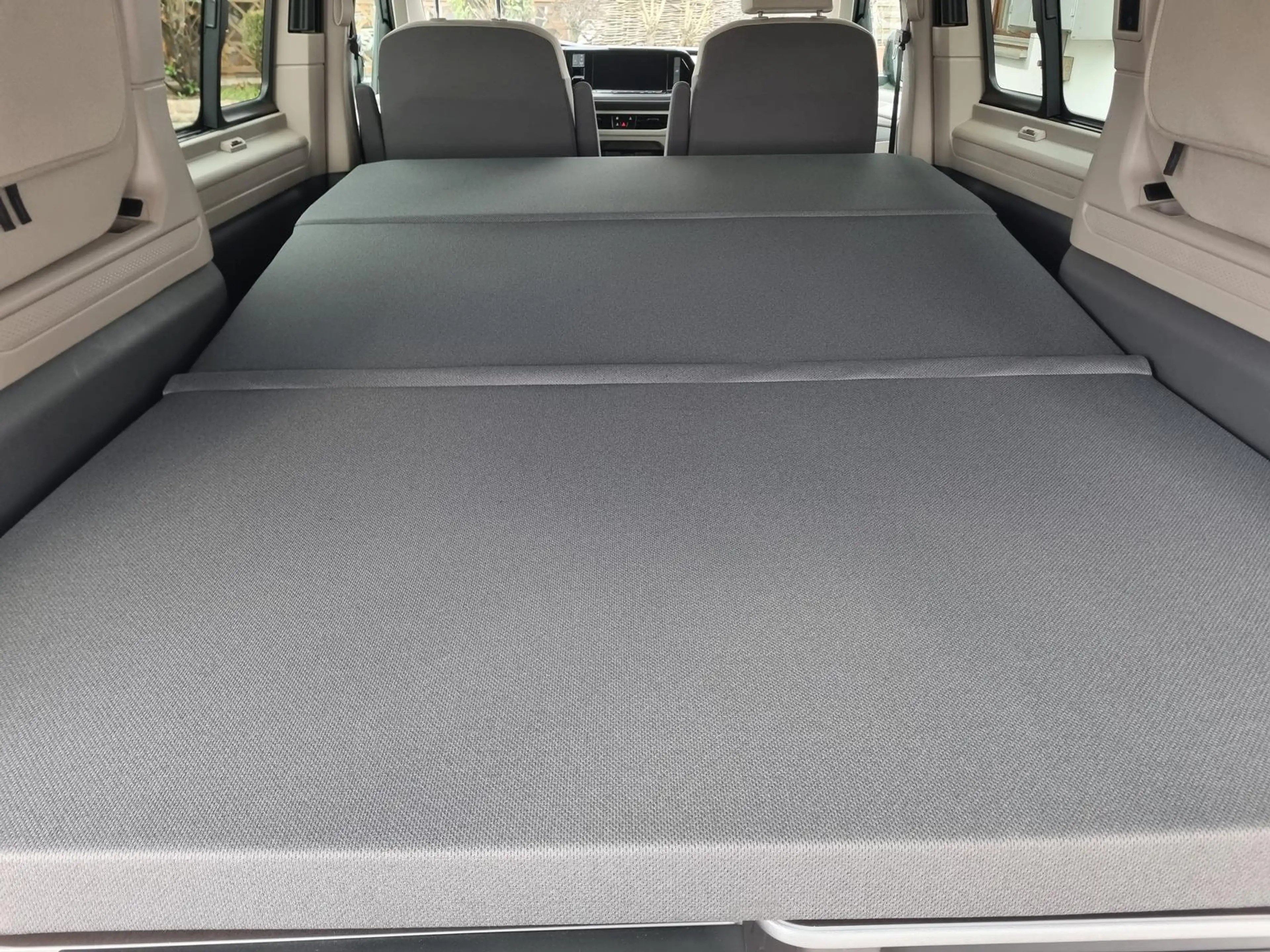 Volkswagen T7 California Beach Camper 2.0 TDI DSG + AHK + Luftstandheizung — photo 13