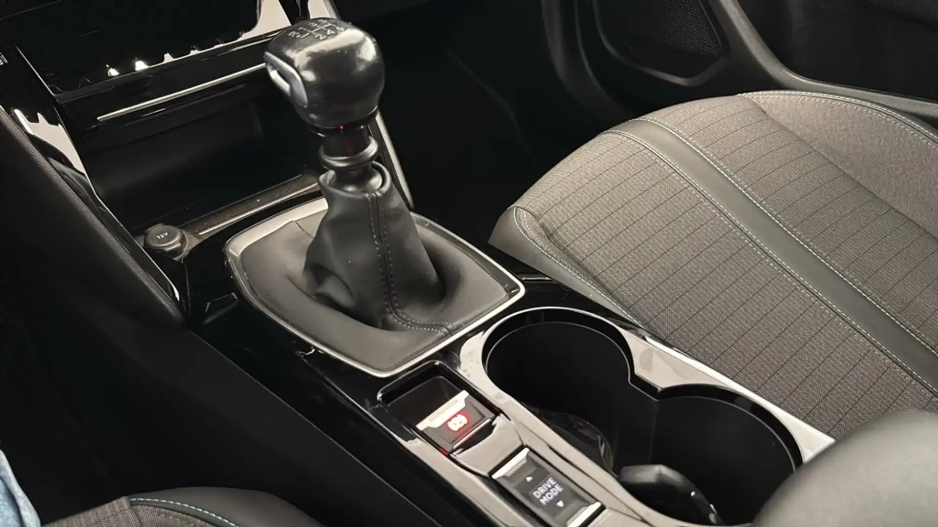 Peugeot 2008 1.2 PureTech S&S Allure 100 Gris - 2