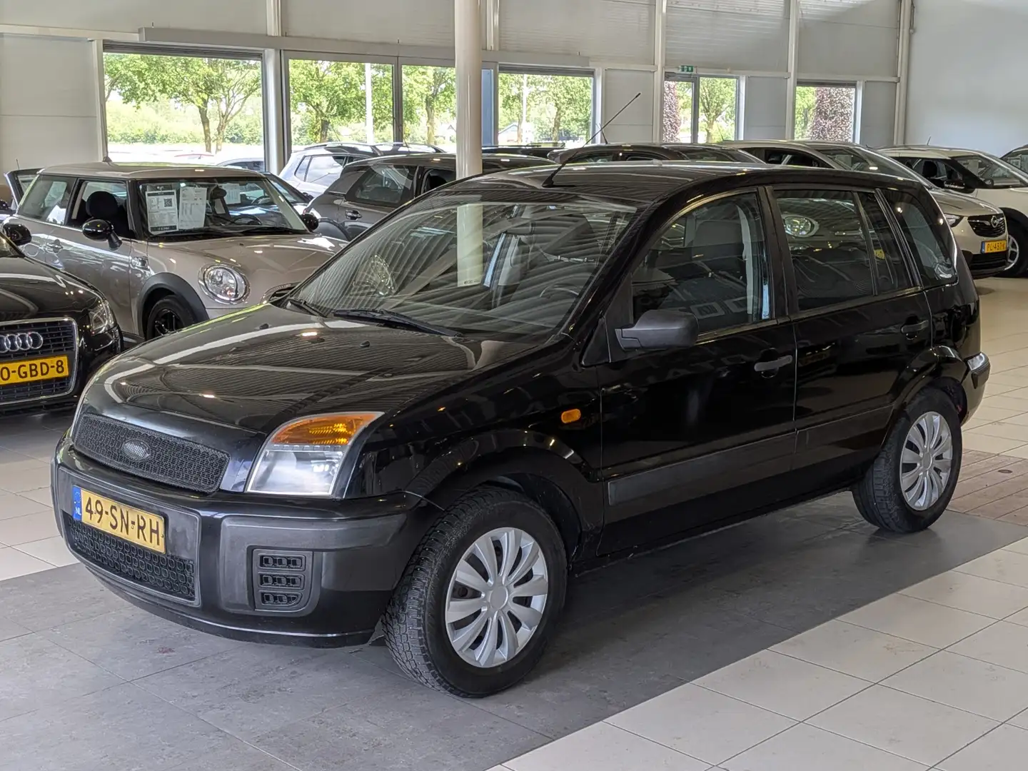 Ford Fusion 1.4-16V Champion Airco, Trekhaak, Stuurbekrachtigi Schwarz - 2