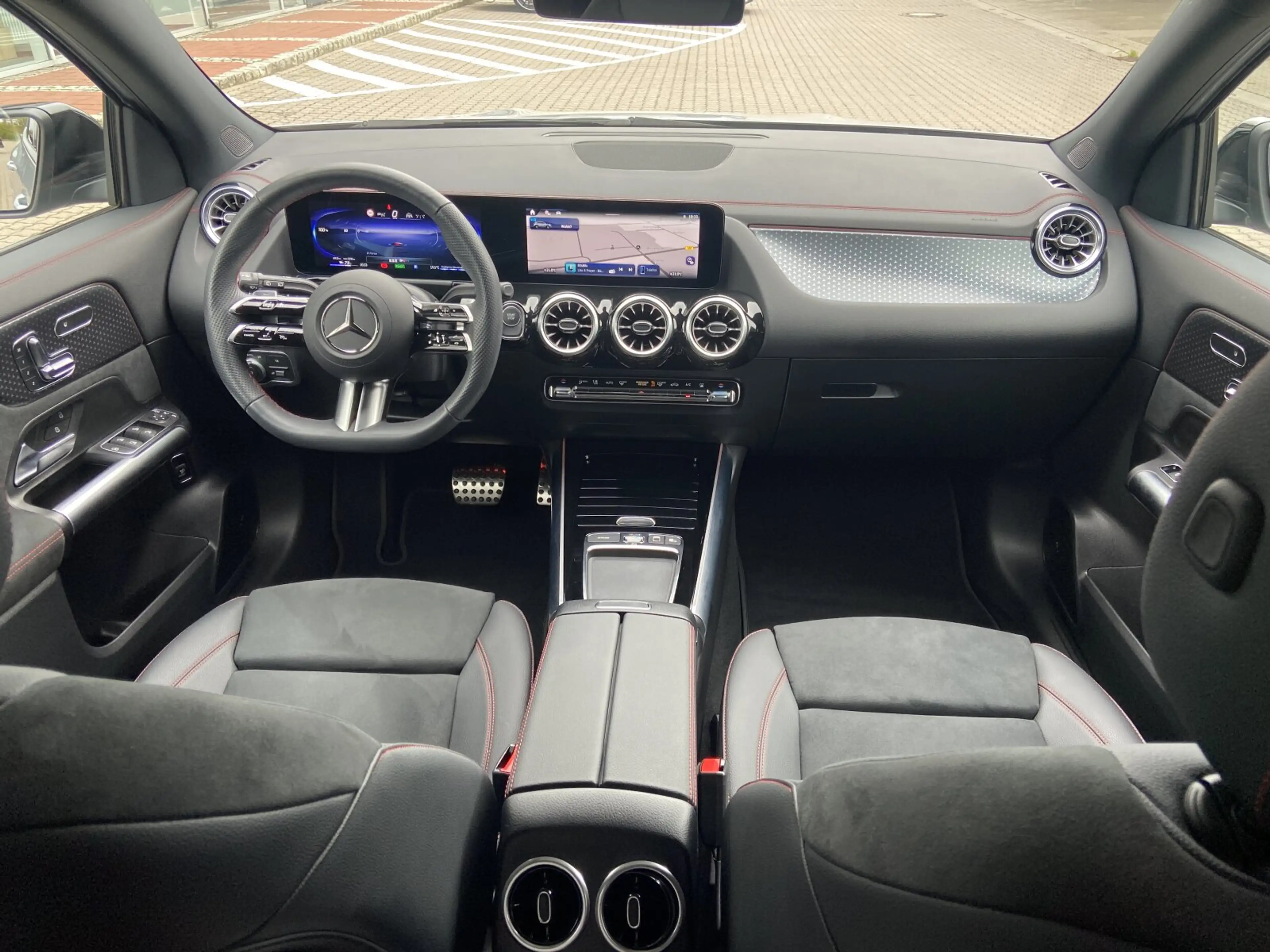 Mercedes-Benz EQA 300 EQA 300 4MATIC AMG+Night+Pano+Distronic+AHK+Memo — photo 13
