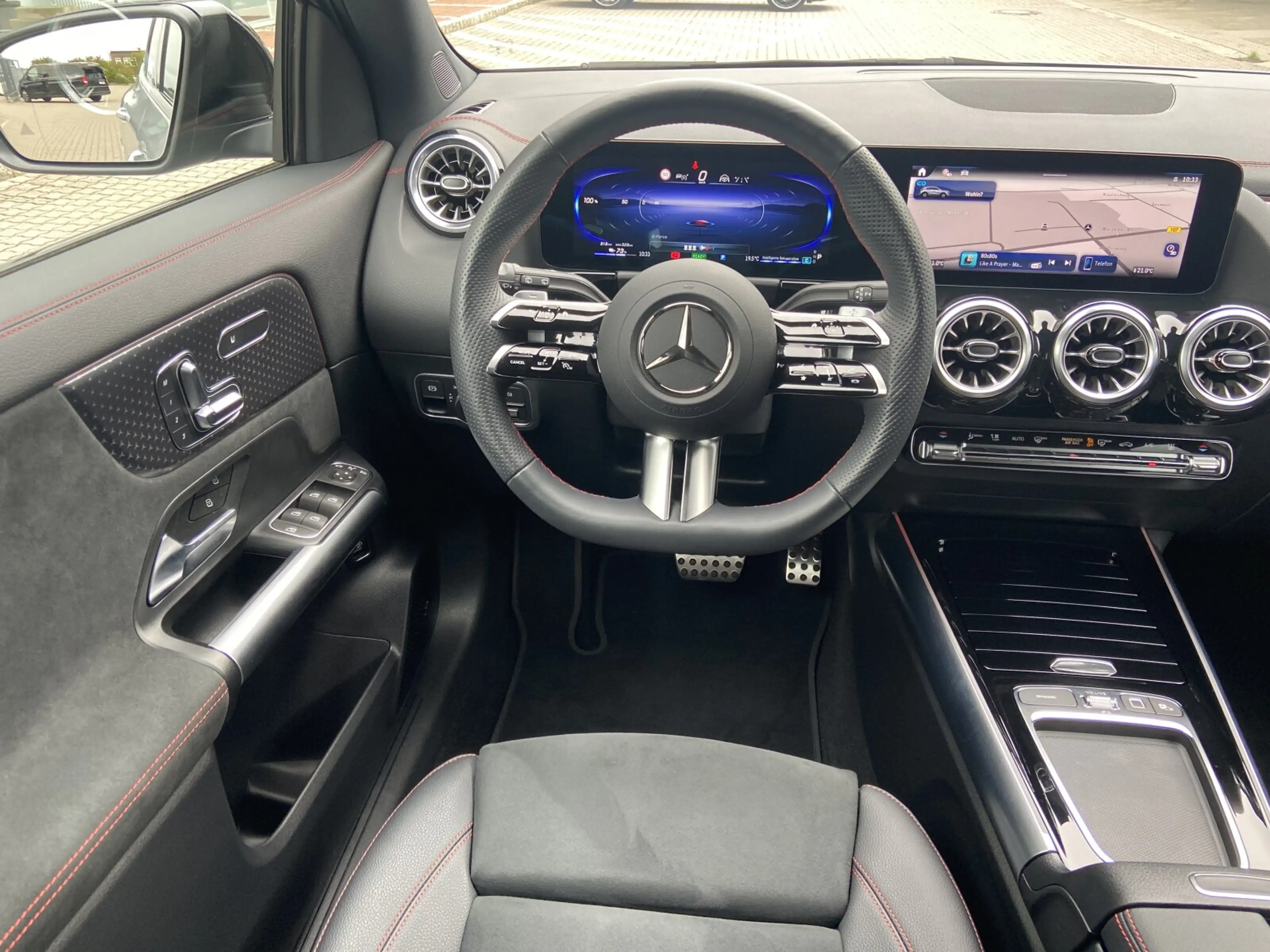 Mercedes-Benz EQA 300 EQA 300 4MATIC AMG+Night+Pano+Distronic+AHK+Memo — photo 14