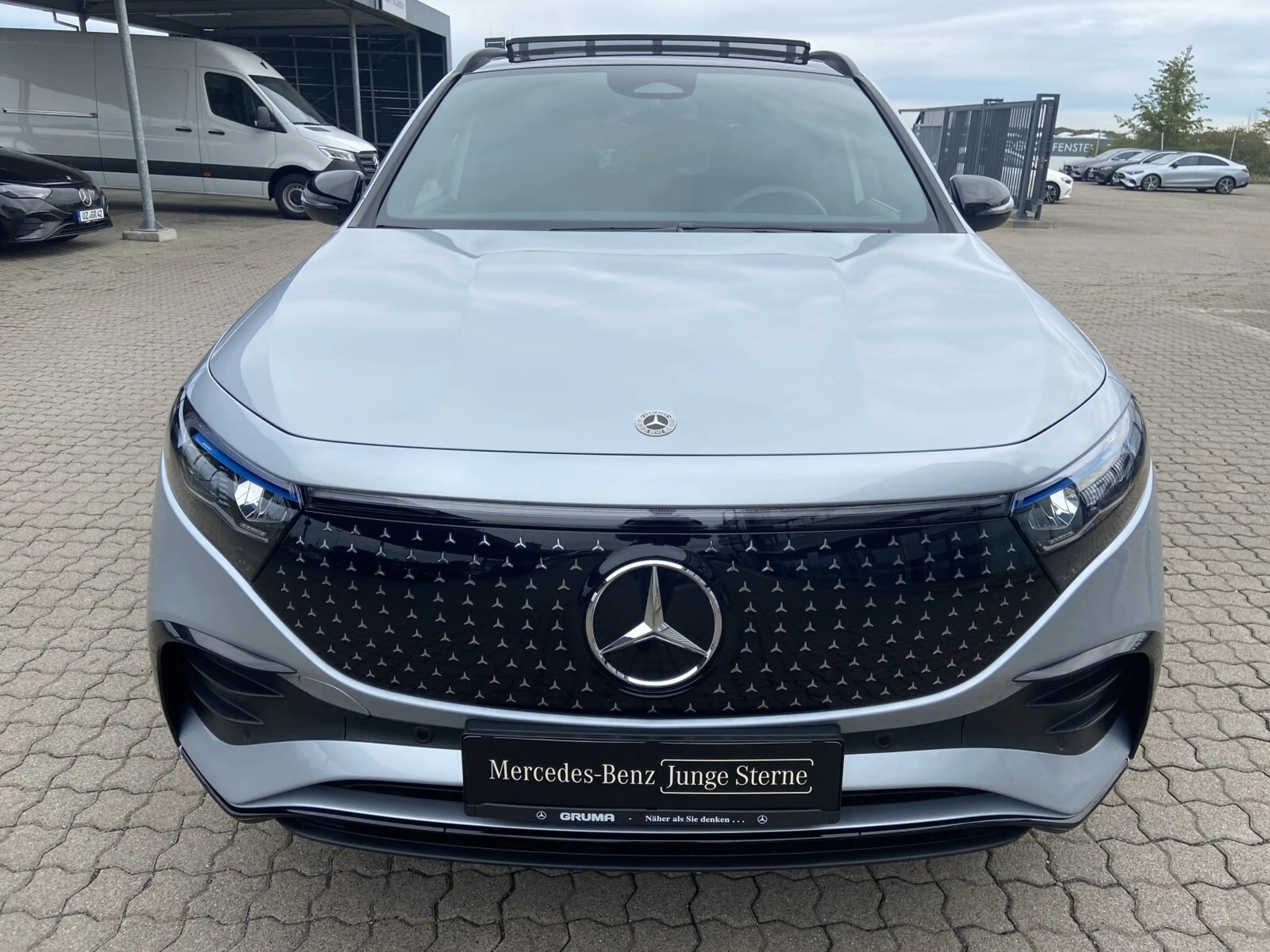 Mercedes-Benz EQA 300 EQA 300 4MATIC AMG+Night+Pano+Distronic+AHK+Memo — photo 3