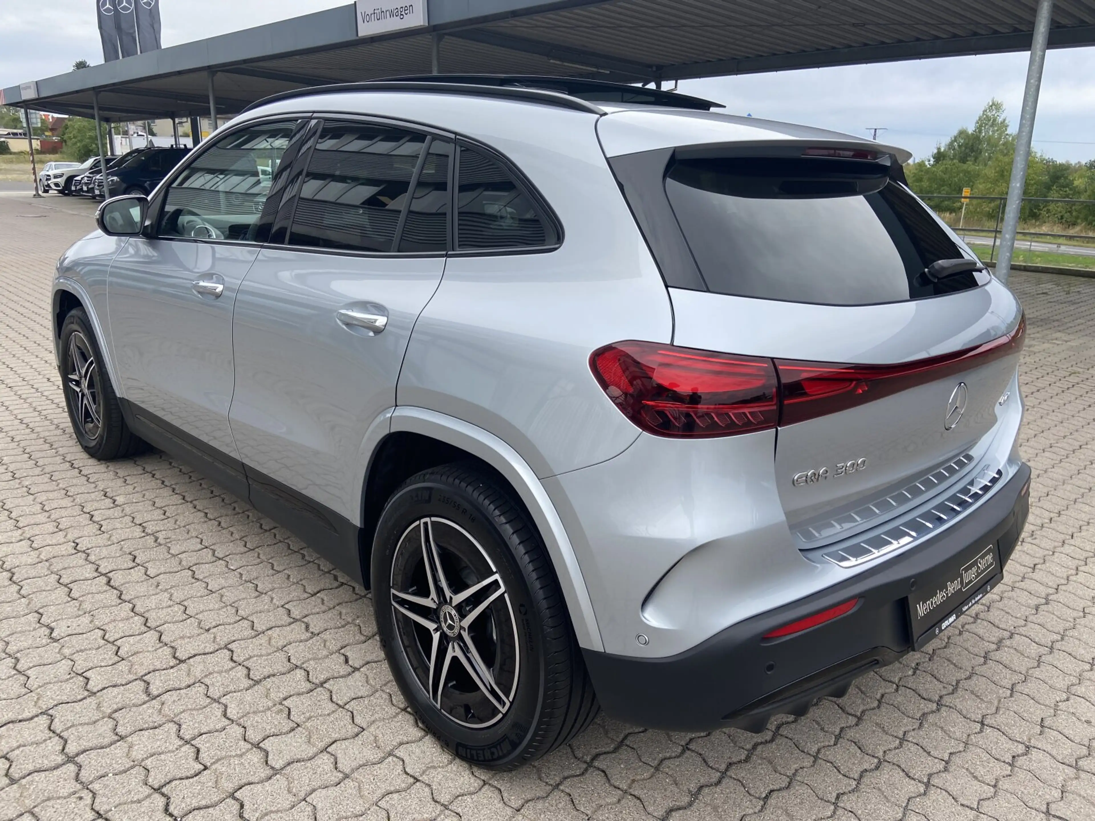 Mercedes-Benz EQA 300 EQA 300 4MATIC AMG+Night+Pano+Distronic+AHK+Memo — photo 8