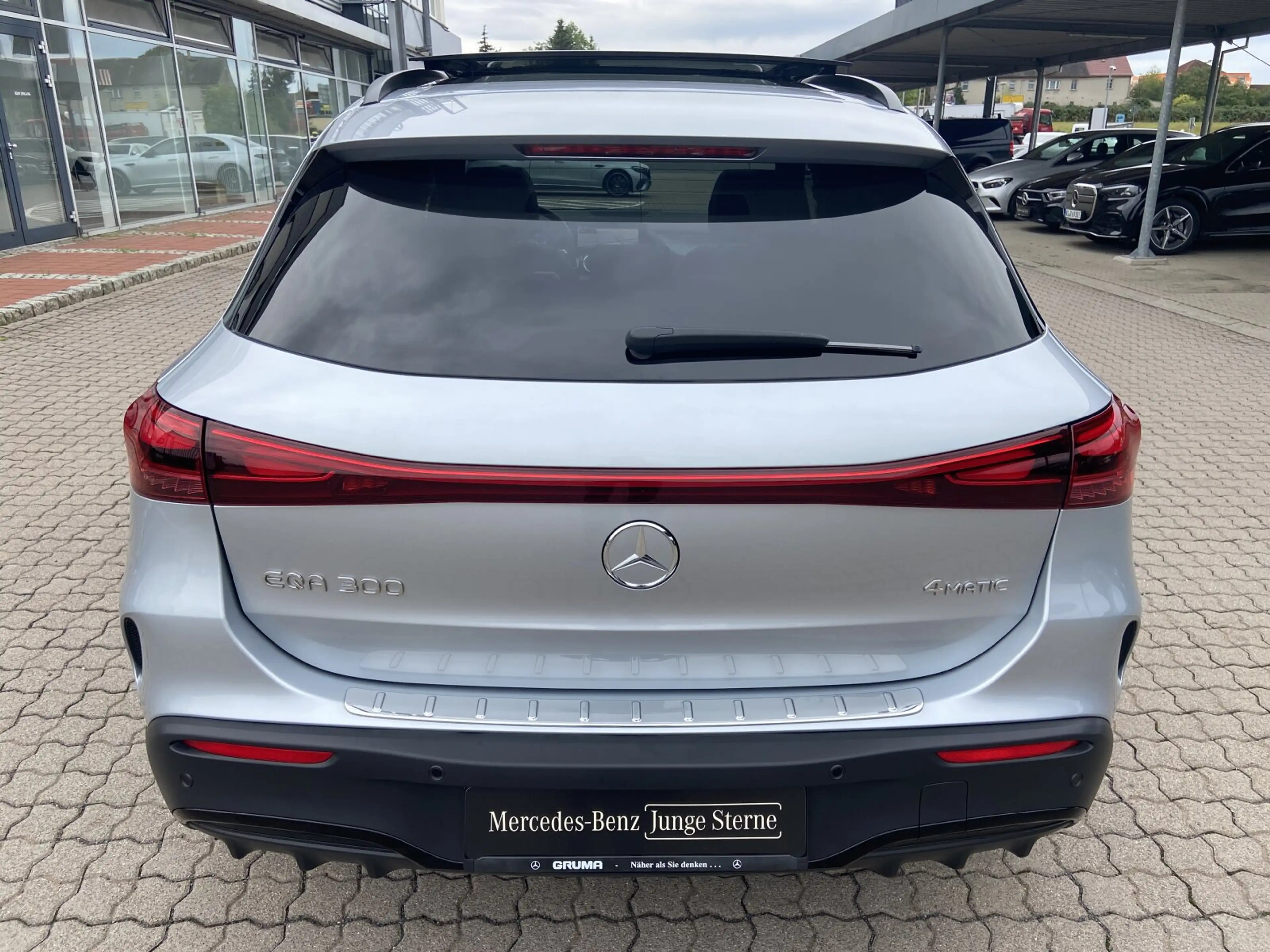 Mercedes-Benz EQA 300 EQA 300 4MATIC AMG+Night+Pano+Distronic+AHK+Memo — photo 7