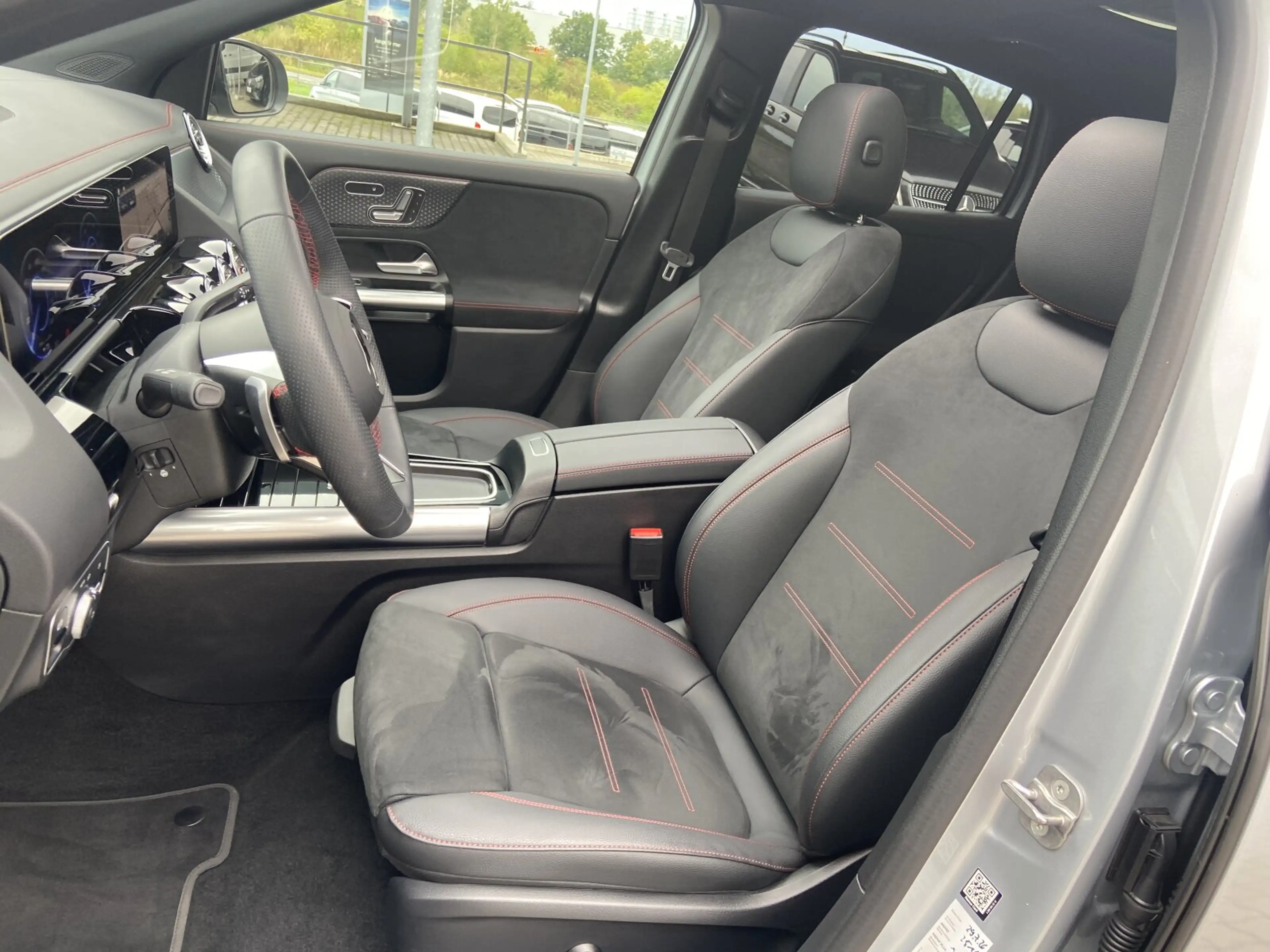 Mercedes-Benz EQA 300 EQA 300 4MATIC AMG+Night+Pano+Distronic+AHK+Memo — photo 11