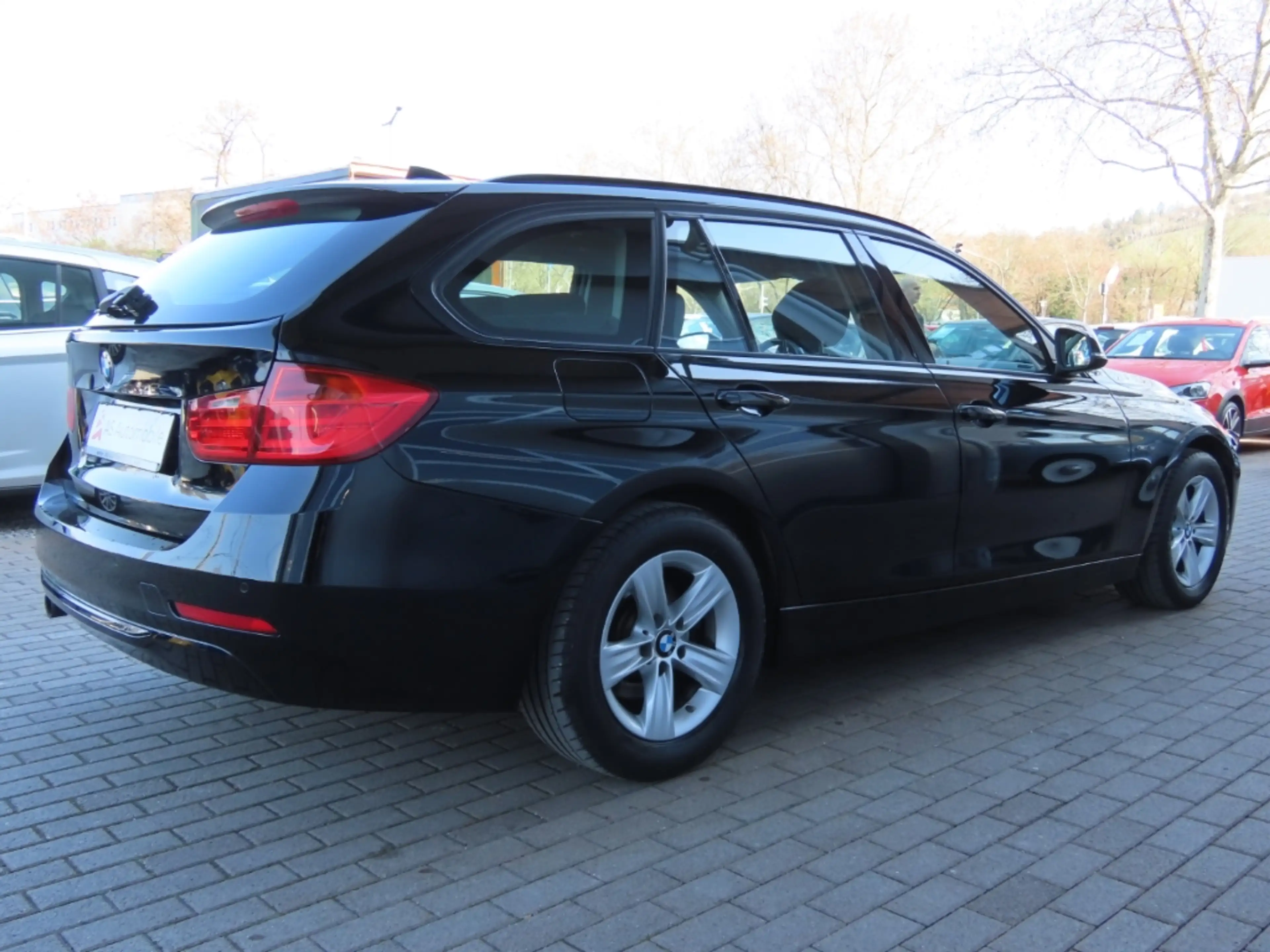 BMW 316 d Touring Bi-Xenon*Navi*SHZ*PDCv+h*8-fach — photo 6